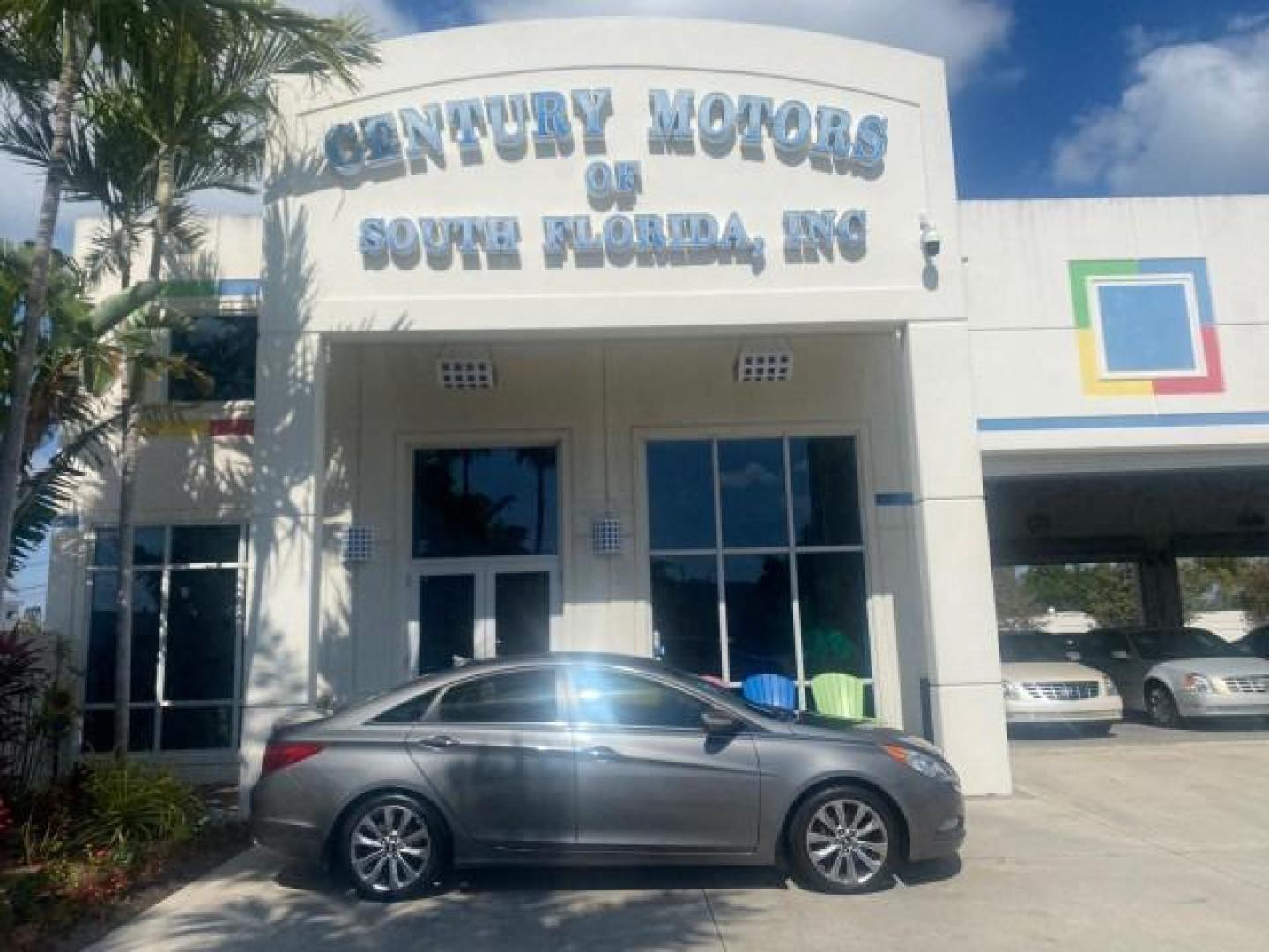 2013 Harbor Gray Metallic /Gray Hyundai Sonata Limited 29 SERVICES FL (5NPEC4AB5DH) with an 2.0L DOHC 16-Valve I4 Turbocharged GDI Engine engine, Automatic transmission, located at 4701 North Dixie Hwy, Pompano Beach, FL, 33064, (954) 422-2889, 26.240938, -80.123474 - OUR WEBPAGE FLORIDACARS1.COM HAS OVER 100 PHOTOS AND FREE CARFAX LINK 2013 HYUNDAI SONATA SE 2.0T VIN: 5NPEC4AB5DH558214 5 N P E C 4 A B 5 D H 5 5 8 2 1 4 SEDAN 4 DR 2.0L I4 F DOHC 16V GASOLINE FRONT WHEEL DRIVE Highlighted Features Sunroof CD Player Leather Seats Alloy Wheels Power Windows Power Lo - Photo#0