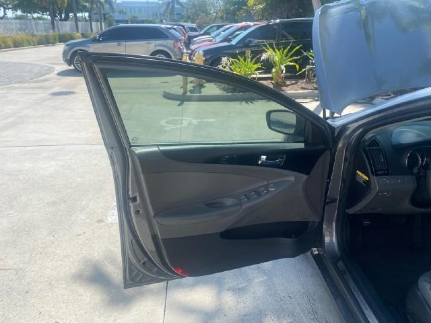 2013 Harbor Gray Metallic /Gray Hyundai Sonata Limited 29 SERVICES FL (5NPEC4AB5DH) with an 2.0L DOHC 16-Valve I4 Turbocharged GDI Engine engine, Automatic transmission, located at 4701 North Dixie Hwy, Pompano Beach, FL, 33064, (954) 422-2889, 26.240938, -80.123474 - OUR WEBPAGE FLORIDACARS1.COM HAS OVER 100 PHOTOS AND FREE CARFAX LINK 2013 HYUNDAI SONATA SE 2.0T VIN: 5NPEC4AB5DH558214 5 N P E C 4 A B 5 D H 5 5 8 2 1 4 SEDAN 4 DR 2.0L I4 F DOHC 16V GASOLINE FRONT WHEEL DRIVE Highlighted Features Sunroof CD Player Leather Seats Alloy Wheels Power Windows Power Lo - Photo#9