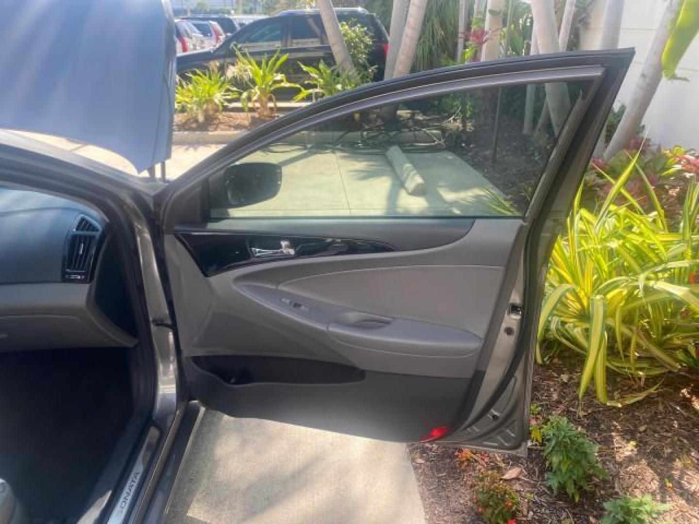 2013 Harbor Gray Metallic /Gray Hyundai Sonata Limited 29 SERVICES FL (5NPEC4AB5DH) with an 2.0L DOHC 16-Valve I4 Turbocharged GDI Engine engine, Automatic transmission, located at 4701 North Dixie Hwy, Pompano Beach, FL, 33064, (954) 422-2889, 26.240938, -80.123474 - OUR WEBPAGE FLORIDACARS1.COM HAS OVER 100 PHOTOS AND FREE CARFAX LINK 2013 HYUNDAI SONATA SE 2.0T VIN: 5NPEC4AB5DH558214 5 N P E C 4 A B 5 D H 5 5 8 2 1 4 SEDAN 4 DR 2.0L I4 F DOHC 16V GASOLINE FRONT WHEEL DRIVE Highlighted Features Sunroof CD Player Leather Seats Alloy Wheels Power Windows Power Lo - Photo#11