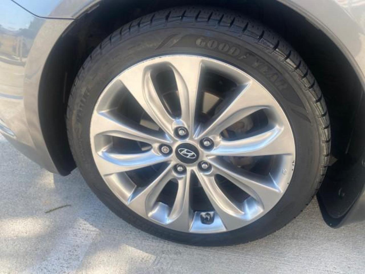 2013 Harbor Gray Metallic /Gray Hyundai Sonata Limited 29 SERVICES FL (5NPEC4AB5DH) with an 2.0L DOHC 16-Valve I4 Turbocharged GDI Engine engine, Automatic transmission, located at 4701 North Dixie Hwy, Pompano Beach, FL, 33064, (954) 422-2889, 26.240938, -80.123474 - OUR WEBPAGE FLORIDACARS1.COM HAS OVER 100 PHOTOS AND FREE CARFAX LINK 2013 HYUNDAI SONATA SE 2.0T VIN: 5NPEC4AB5DH558214 5 N P E C 4 A B 5 D H 5 5 8 2 1 4 SEDAN 4 DR 2.0L I4 F DOHC 16V GASOLINE FRONT WHEEL DRIVE Highlighted Features Sunroof CD Player Leather Seats Alloy Wheels Power Windows Power Lo - Photo#19