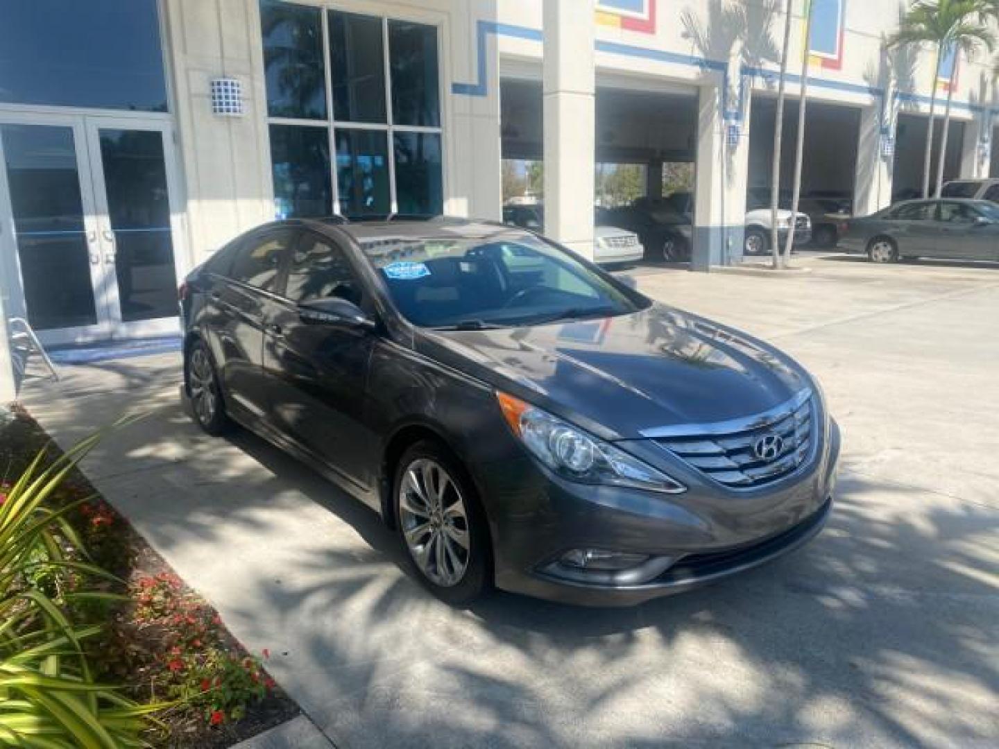 2013 Harbor Gray Metallic /Gray Hyundai Sonata Limited 29 SERVICES FL (5NPEC4AB5DH) with an 2.0L DOHC 16-Valve I4 Turbocharged GDI Engine engine, Automatic transmission, located at 4701 North Dixie Hwy, Pompano Beach, FL, 33064, (954) 422-2889, 26.240938, -80.123474 - OUR WEBPAGE FLORIDACARS1.COM HAS OVER 100 PHOTOS AND FREE CARFAX LINK 2013 HYUNDAI SONATA SE 2.0T VIN: 5NPEC4AB5DH558214 5 N P E C 4 A B 5 D H 5 5 8 2 1 4 SEDAN 4 DR 2.0L I4 F DOHC 16V GASOLINE FRONT WHEEL DRIVE Highlighted Features Sunroof CD Player Leather Seats Alloy Wheels Power Windows Power Lo - Photo#24