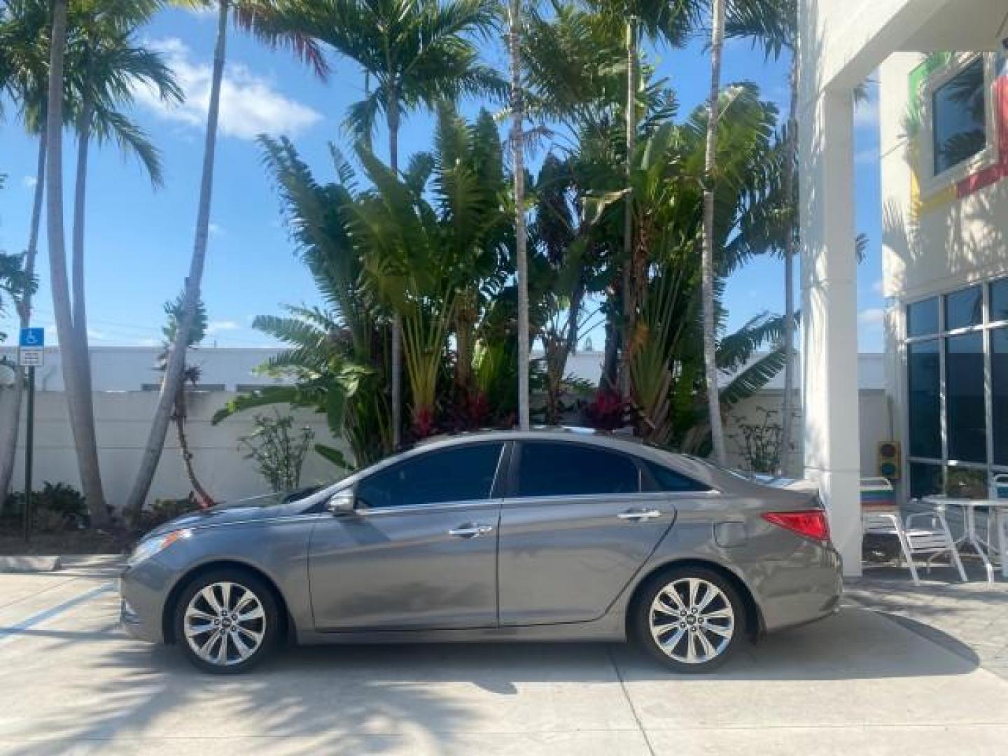 2013 Harbor Gray Metallic /Gray Hyundai Sonata Limited 29 SERVICES FL (5NPEC4AB5DH) with an 2.0L DOHC 16-Valve I4 Turbocharged GDI Engine engine, Automatic transmission, located at 4701 North Dixie Hwy, Pompano Beach, FL, 33064, (954) 422-2889, 26.240938, -80.123474 - OUR WEBPAGE FLORIDACARS1.COM HAS OVER 100 PHOTOS AND FREE CARFAX LINK 2013 HYUNDAI SONATA SE 2.0T VIN: 5NPEC4AB5DH558214 5 N P E C 4 A B 5 D H 5 5 8 2 1 4 SEDAN 4 DR 2.0L I4 F DOHC 16V GASOLINE FRONT WHEEL DRIVE Highlighted Features Sunroof CD Player Leather Seats Alloy Wheels Power Windows Power Lo - Photo#4