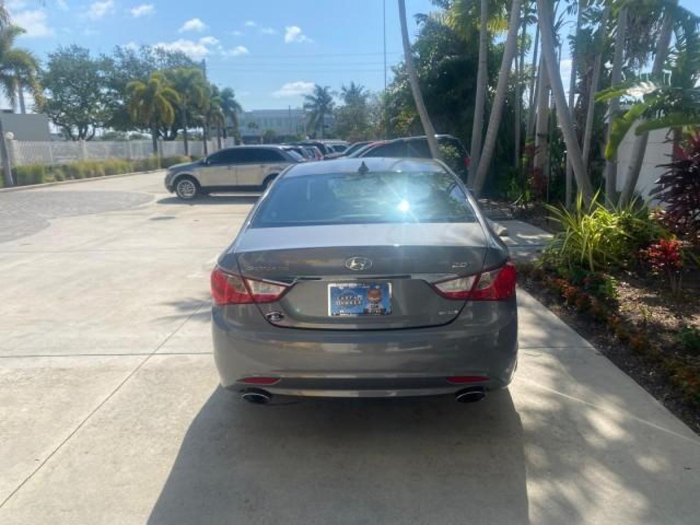 2013 Harbor Gray Metallic /Gray Hyundai Sonata Limited 29 SERVICES FL (5NPEC4AB5DH) with an 2.0L DOHC 16-Valve I4 Turbocharged GDI Engine engine, Automatic transmission, located at 4701 North Dixie Hwy, Pompano Beach, FL, 33064, (954) 422-2889, 26.240938, -80.123474 - OUR WEBPAGE FLORIDACARS1.COM HAS OVER 100 PHOTOS AND FREE CARFAX LINK 2013 HYUNDAI SONATA SE 2.0T VIN: 5NPEC4AB5DH558214 5 N P E C 4 A B 5 D H 5 5 8 2 1 4 SEDAN 4 DR 2.0L I4 F DOHC 16V GASOLINE FRONT WHEEL DRIVE Highlighted Features Sunroof CD Player Leather Seats Alloy Wheels Power Windows Power Lo - Photo#6