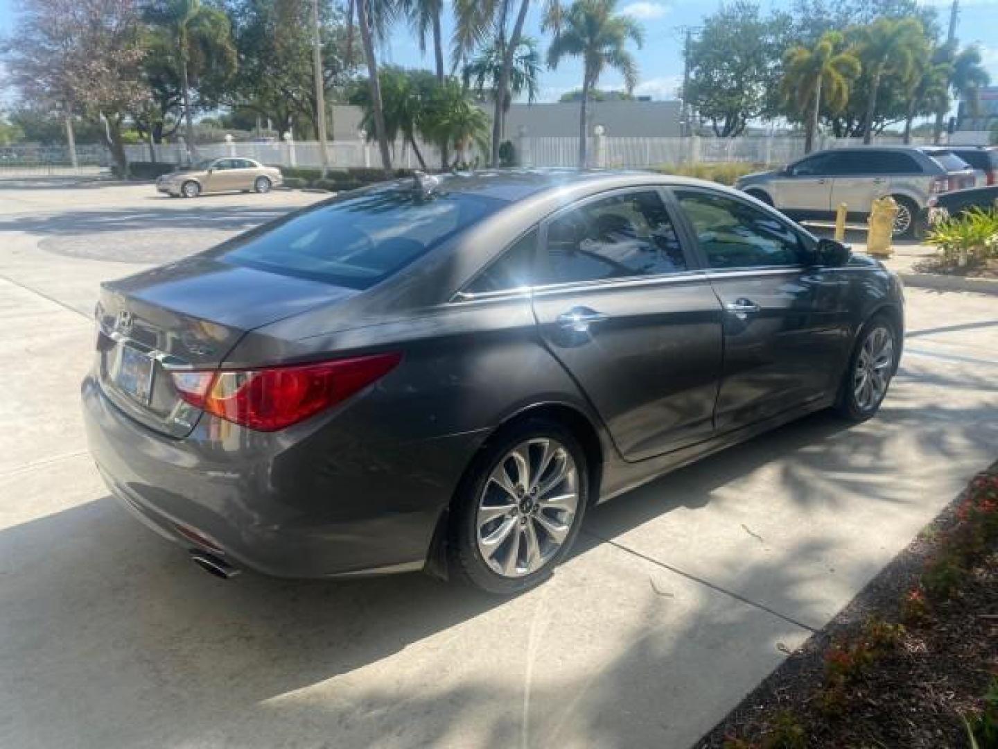 2013 Harbor Gray Metallic /Gray Hyundai Sonata Limited 29 SERVICES FL (5NPEC4AB5DH) with an 2.0L DOHC 16-Valve I4 Turbocharged GDI Engine engine, Automatic transmission, located at 4701 North Dixie Hwy, Pompano Beach, FL, 33064, (954) 422-2889, 26.240938, -80.123474 - OUR WEBPAGE FLORIDACARS1.COM HAS OVER 100 PHOTOS AND FREE CARFAX LINK 2013 HYUNDAI SONATA SE 2.0T VIN: 5NPEC4AB5DH558214 5 N P E C 4 A B 5 D H 5 5 8 2 1 4 SEDAN 4 DR 2.0L I4 F DOHC 16V GASOLINE FRONT WHEEL DRIVE Highlighted Features Sunroof CD Player Leather Seats Alloy Wheels Power Windows Power Lo - Photo#7