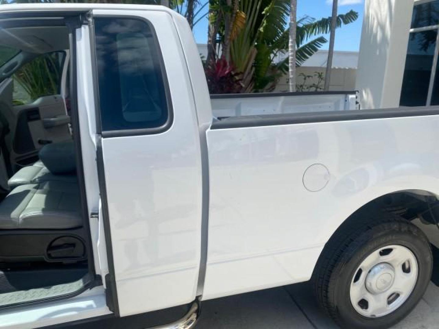 2008 Oxford White /Flint Ford F-150 XL LOW MILES 50,695 (1FTRF12288K) with an 4.2L EFI V6 Engine engine, Automatic transmission, located at 4701 North Dixie Hwy, Pompano Beach, FL, 33064, (954) 422-2889, 26.240938, -80.123474 - OUR WEBPAGE FLORIDACARS1.COM HAS OVER 100 PHOTOS AND FREE CARFAX LINK 2008 FORD F-150 STX 80 INCH BED VIN: 1FTRF12288KE96420 1 F T R F 1 2 2 8 8 K E 9 6 4 2 0 PICKUP 4.2L V6 F GASOLINE REAR WHEEL DRIVE Top Features Bed Liner Tow Hitch Running Boards Vinyl Seats Basic Features ABS Brakes Air Conditio - Photo#11