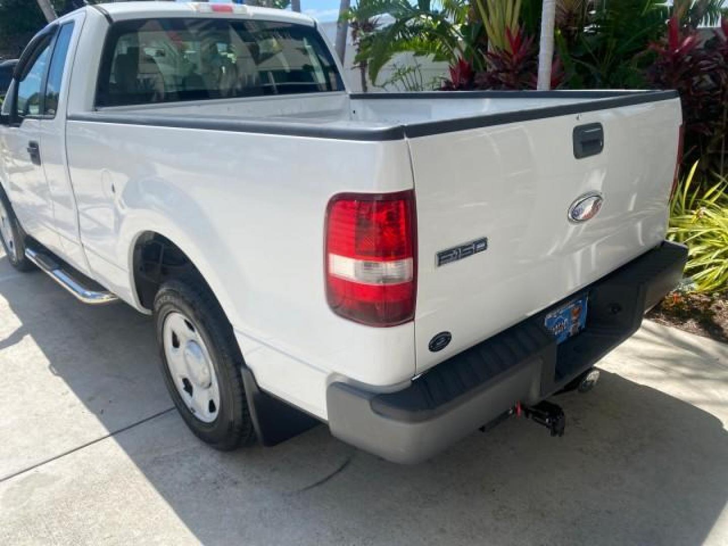 2008 Oxford White /Flint Ford F-150 XL LOW MILES 50,695 (1FTRF12288K) with an 4.2L EFI V6 Engine engine, Automatic transmission, located at 4701 North Dixie Hwy, Pompano Beach, FL, 33064, (954) 422-2889, 26.240938, -80.123474 - OUR WEBPAGE FLORIDACARS1.COM HAS OVER 100 PHOTOS AND FREE CARFAX LINK 2008 FORD F-150 STX 80 INCH BED VIN: 1FTRF12288KE96420 1 F T R F 1 2 2 8 8 K E 9 6 4 2 0 PICKUP 4.2L V6 F GASOLINE REAR WHEEL DRIVE Top Features Bed Liner Tow Hitch Running Boards Vinyl Seats Basic Features ABS Brakes Air Conditio - Photo#66