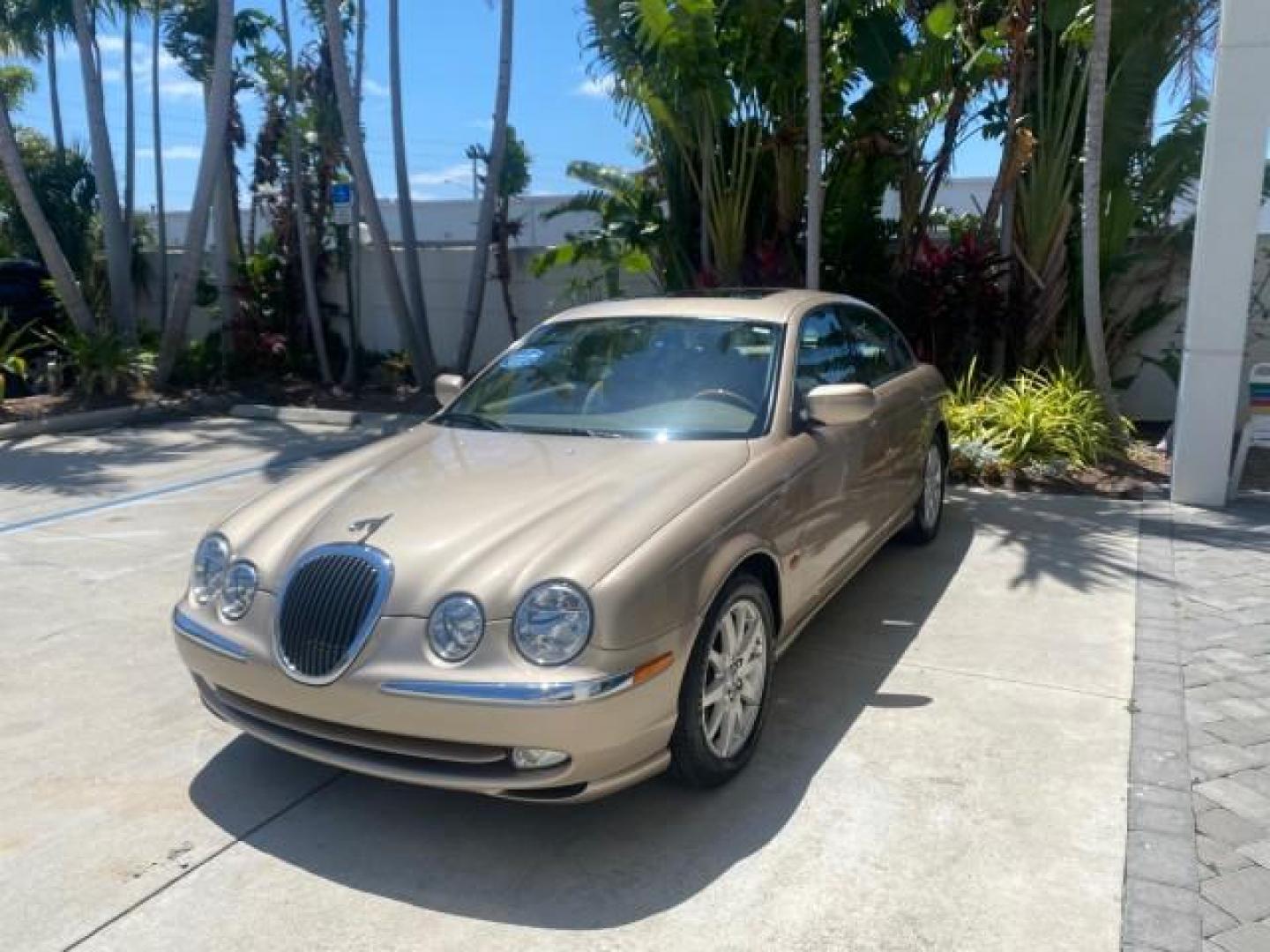 2001 Roman Bronze /Ivory Jaguar S-TYPE V8 4.0 LOW MILES 49,009 (SAJDA01P01G) with an 4.0L DOHC SMPI 32-Valve Aluminum Alloy V8 Engine engine, Automatic transmission, located at 4701 North Dixie Hwy, Pompano Beach, FL, 33064, (954) 422-2889, 26.240938, -80.123474 - OUR WEBPAGE FLORIDACARS1.COM HAS OVER 100 PHOTOS AND FREE CARFAX LINK 2001 JAGUAR S-TYPE 4.0 $ 49,355 NEW VIN: SAJDA01P01GM10625 S A J D A 0 1 P 0 1 G M 1 0 6 2 5 SEDAN 4 DR 4.0L V8 F DOHC 32V GASOLINE REAR WHEEL DRIVE Top Features Alloy Wheels Navigation System Front Seat Heaters Parking Sensors Le - Photo#3