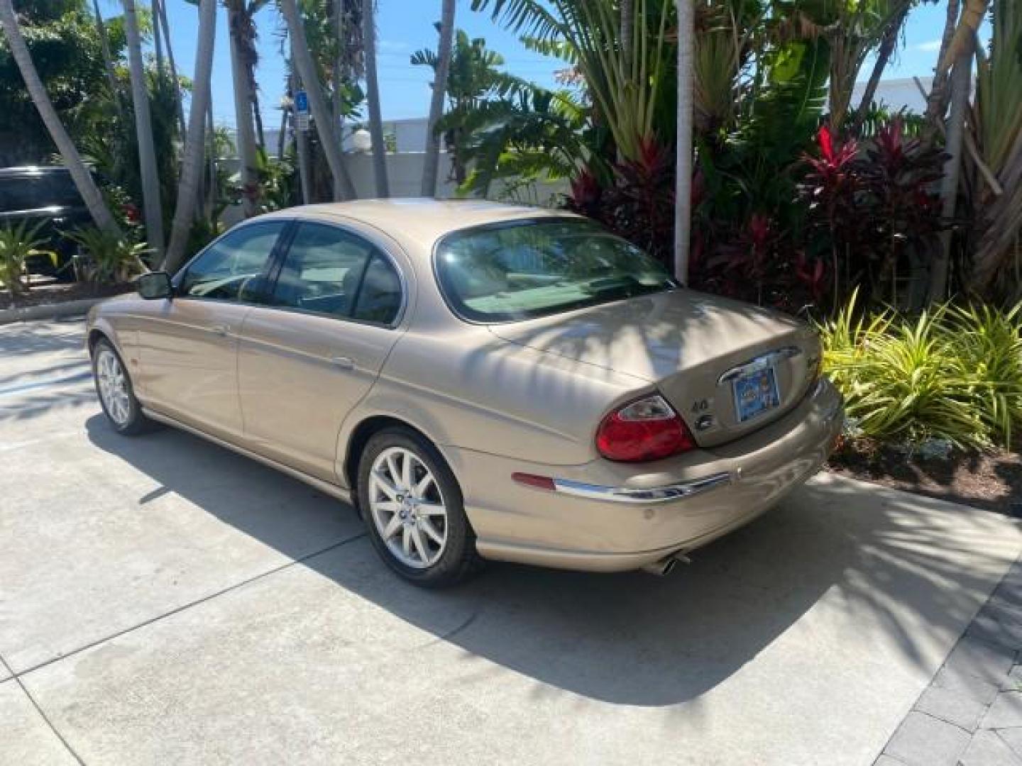2001 Roman Bronze /Ivory Jaguar S-TYPE V8 4.0 LOW MILES 49,009 (SAJDA01P01G) with an 4.0L DOHC SMPI 32-Valve Aluminum Alloy V8 Engine engine, Automatic transmission, located at 4701 North Dixie Hwy, Pompano Beach, FL, 33064, (954) 422-2889, 26.240938, -80.123474 - OUR WEBPAGE FLORIDACARS1.COM HAS OVER 100 PHOTOS AND FREE CARFAX LINK 2001 JAGUAR S-TYPE 4.0 $ 49,355 NEW VIN: SAJDA01P01GM10625 S A J D A 0 1 P 0 1 G M 1 0 6 2 5 SEDAN 4 DR 4.0L V8 F DOHC 32V GASOLINE REAR WHEEL DRIVE Top Features Alloy Wheels Navigation System Front Seat Heaters Parking Sensors Le - Photo#5
