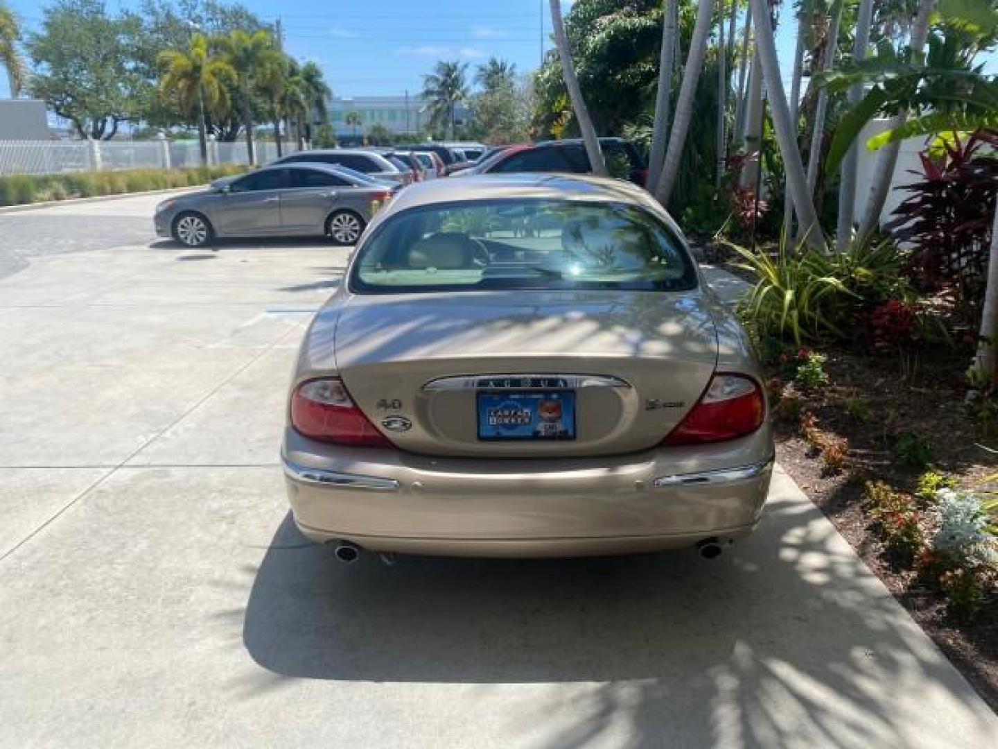 2001 Roman Bronze /Ivory Jaguar S-TYPE V8 4.0 LOW MILES 49,009 (SAJDA01P01G) with an 4.0L DOHC SMPI 32-Valve Aluminum Alloy V8 Engine engine, Automatic transmission, located at 4701 North Dixie Hwy, Pompano Beach, FL, 33064, (954) 422-2889, 26.240938, -80.123474 - OUR WEBPAGE FLORIDACARS1.COM HAS OVER 100 PHOTOS AND FREE CARFAX LINK 2001 JAGUAR S-TYPE 4.0 $ 49,355 NEW VIN: SAJDA01P01GM10625 S A J D A 0 1 P 0 1 G M 1 0 6 2 5 SEDAN 4 DR 4.0L V8 F DOHC 32V GASOLINE REAR WHEEL DRIVE Top Features Alloy Wheels Navigation System Front Seat Heaters Parking Sensors Le - Photo#6
