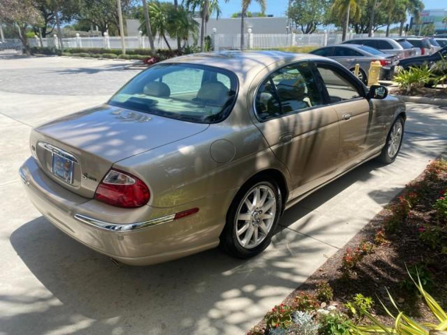 2001 Roman Bronze /Ivory Jaguar S-TYPE V8 4.0 LOW MILES 49,009 (SAJDA01P01G) with an 4.0L DOHC SMPI 32-Valve Aluminum Alloy V8 Engine engine, Automatic transmission, located at 4701 North Dixie Hwy, Pompano Beach, FL, 33064, (954) 422-2889, 26.240938, -80.123474 - OUR WEBPAGE FLORIDACARS1.COM HAS OVER 100 PHOTOS AND FREE CARFAX LINK 2001 JAGUAR S-TYPE 4.0 $ 49,355 NEW VIN: SAJDA01P01GM10625 S A J D A 0 1 P 0 1 G M 1 0 6 2 5 SEDAN 4 DR 4.0L V8 F DOHC 32V GASOLINE REAR WHEEL DRIVE Top Features Alloy Wheels Navigation System Front Seat Heaters Parking Sensors Le - Photo#7