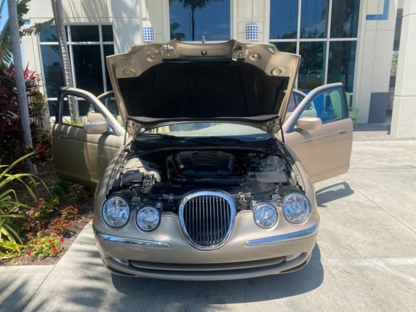 2001 Roman Bronze /Ivory Jaguar S-TYPE V8 4.0 LOW MILES 49,009 (SAJDA01P01G) with an 4.0L DOHC SMPI 32-Valve Aluminum Alloy V8 Engine engine, Automatic transmission, located at 4701 North Dixie Hwy, Pompano Beach, FL, 33064, (954) 422-2889, 26.240938, -80.123474 - OUR WEBPAGE FLORIDACARS1.COM HAS OVER 100 PHOTOS AND FREE CARFAX LINK 2001 JAGUAR S-TYPE 4.0 $ 49,355 NEW VIN: SAJDA01P01GM10625 S A J D A 0 1 P 0 1 G M 1 0 6 2 5 SEDAN 4 DR 4.0L V8 F DOHC 32V GASOLINE REAR WHEEL DRIVE Top Features Alloy Wheels Navigation System Front Seat Heaters Parking Sensors Le - Photo#16