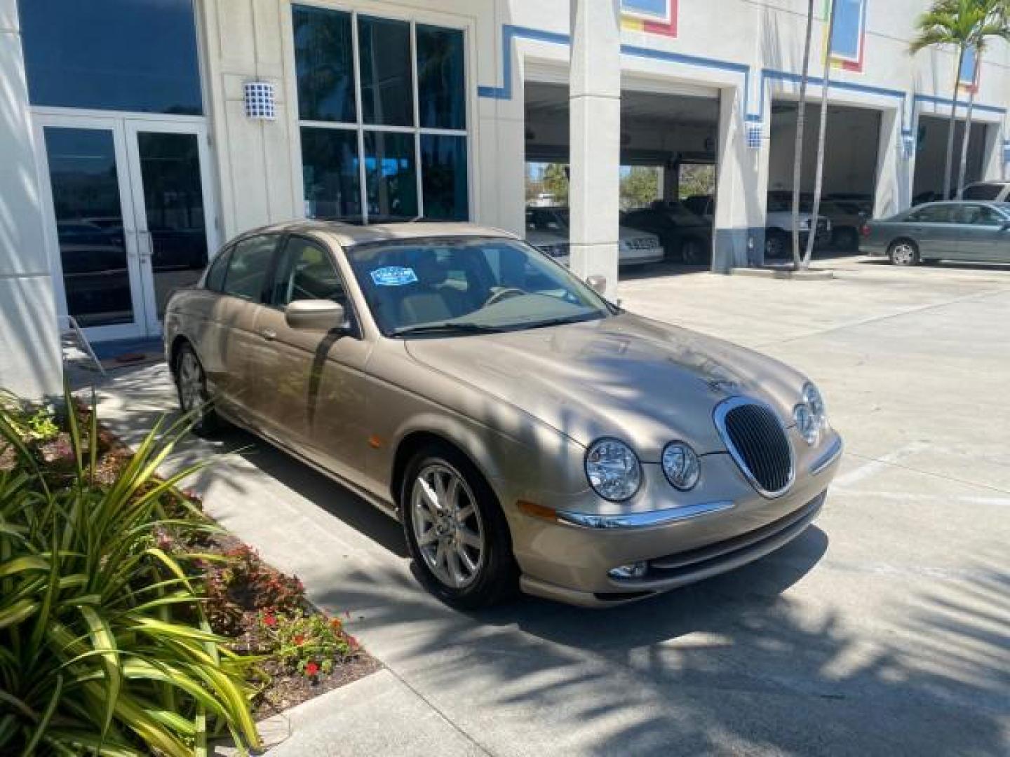 2001 Roman Bronze /Ivory Jaguar S-TYPE V8 4.0 LOW MILES 49,009 (SAJDA01P01G) with an 4.0L DOHC SMPI 32-Valve Aluminum Alloy V8 Engine engine, Automatic transmission, located at 4701 North Dixie Hwy, Pompano Beach, FL, 33064, (954) 422-2889, 26.240938, -80.123474 - OUR WEBPAGE FLORIDACARS1.COM HAS OVER 100 PHOTOS AND FREE CARFAX LINK 2001 JAGUAR S-TYPE 4.0 $ 49,355 NEW VIN: SAJDA01P01GM10625 S A J D A 0 1 P 0 1 G M 1 0 6 2 5 SEDAN 4 DR 4.0L V8 F DOHC 32V GASOLINE REAR WHEEL DRIVE Top Features Alloy Wheels Navigation System Front Seat Heaters Parking Sensors Le - Photo#24