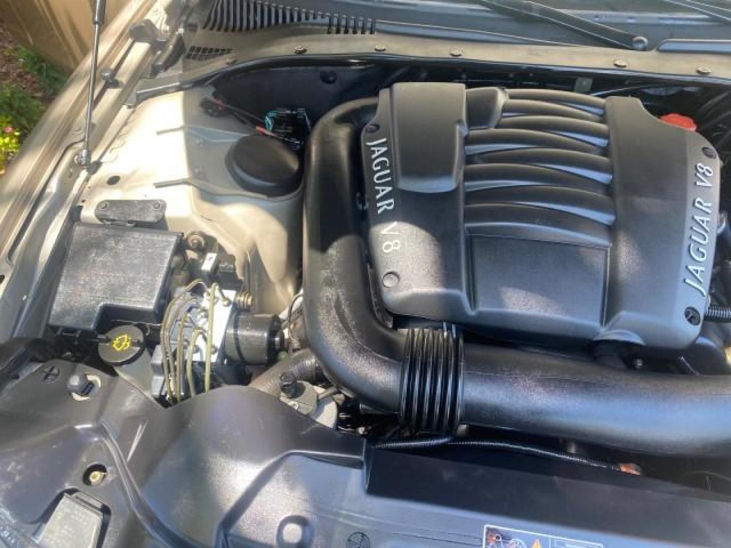 2001 Roman Bronze /Ivory Jaguar S-TYPE V8 4.0 LOW MILES 49,009 (SAJDA01P01G) with an 4.0L DOHC SMPI 32-Valve Aluminum Alloy V8 Engine engine, Automatic transmission, located at 4701 North Dixie Hwy, Pompano Beach, FL, 33064, (954) 422-2889, 26.240938, -80.123474 - OUR WEBPAGE FLORIDACARS1.COM HAS OVER 100 PHOTOS AND FREE CARFAX LINK 2001 JAGUAR S-TYPE 4.0 $ 49,355 NEW VIN: SAJDA01P01GM10625 S A J D A 0 1 P 0 1 G M 1 0 6 2 5 SEDAN 4 DR 4.0L V8 F DOHC 32V GASOLINE REAR WHEEL DRIVE Top Features Alloy Wheels Navigation System Front Seat Heaters Parking Sensors Le - Photo#25