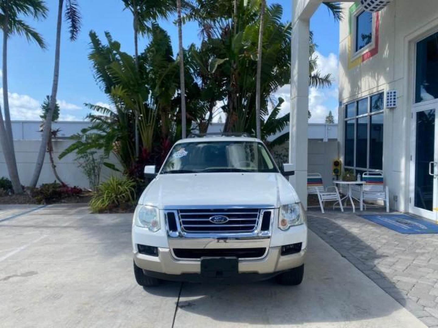 2006 Oxford White /Camel Ford Explorer Eddie Bauer 1 OWNER LOW MILES 88,841 (1FMEU64E56U) with an 4.0L SOHC V6 Engine engine, Automatic transmission, located at 4701 North Dixie Hwy, Pompano Beach, FL, 33064, (954) 422-2889, 26.240938, -80.123474 - OUR WEBPAGE FLORIDACARS1.COM HAS OVER 100 PHOTOS AND FREE CARFAX LINK 2006 FORD EXPLORER EDDIE BAUER VIN: 1FMEU64E56UA54894 1 F M E U 6 4 E 5 6 U A 5 4 8 9 4 4 DOOR WAGON/SPORT UTILITY 4.0L V6 F SOHC GASOLINE REAR WHEEL DRIVE Top Features Alloy Wheels Running Boards Leather Seats Sunroof(s) Parking - Photo#2