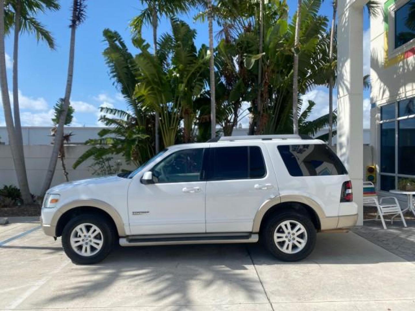 2006 Oxford White /Camel Ford Explorer Eddie Bauer 1 OWNER LOW MILES 88,841 (1FMEU64E56U) with an 4.0L SOHC V6 Engine engine, Automatic transmission, located at 4701 North Dixie Hwy, Pompano Beach, FL, 33064, (954) 422-2889, 26.240938, -80.123474 - OUR WEBPAGE FLORIDACARS1.COM HAS OVER 100 PHOTOS AND FREE CARFAX LINK 2006 FORD EXPLORER EDDIE BAUER VIN: 1FMEU64E56UA54894 1 F M E U 6 4 E 5 6 U A 5 4 8 9 4 4 DOOR WAGON/SPORT UTILITY 4.0L V6 F SOHC GASOLINE REAR WHEEL DRIVE Top Features Alloy Wheels Running Boards Leather Seats Sunroof(s) Parking - Photo#4