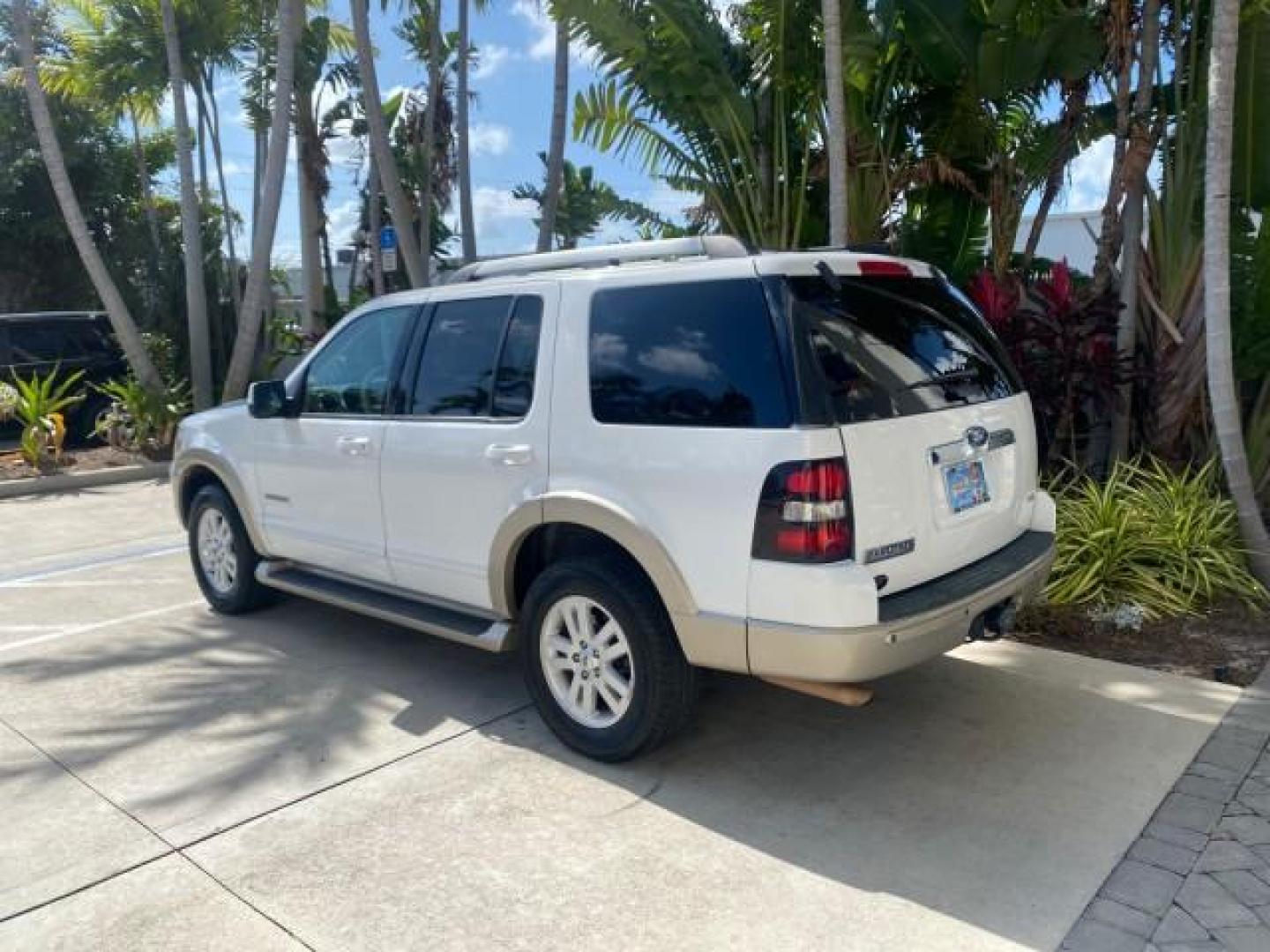 2006 Oxford White /Camel Ford Explorer Eddie Bauer 1 OWNER LOW MILES 88,841 (1FMEU64E56U) with an 4.0L SOHC V6 Engine engine, Automatic transmission, located at 4701 North Dixie Hwy, Pompano Beach, FL, 33064, (954) 422-2889, 26.240938, -80.123474 - OUR WEBPAGE FLORIDACARS1.COM HAS OVER 100 PHOTOS AND FREE CARFAX LINK 2006 FORD EXPLORER EDDIE BAUER VIN: 1FMEU64E56UA54894 1 F M E U 6 4 E 5 6 U A 5 4 8 9 4 4 DOOR WAGON/SPORT UTILITY 4.0L V6 F SOHC GASOLINE REAR WHEEL DRIVE Top Features Alloy Wheels Running Boards Leather Seats Sunroof(s) Parking - Photo#5