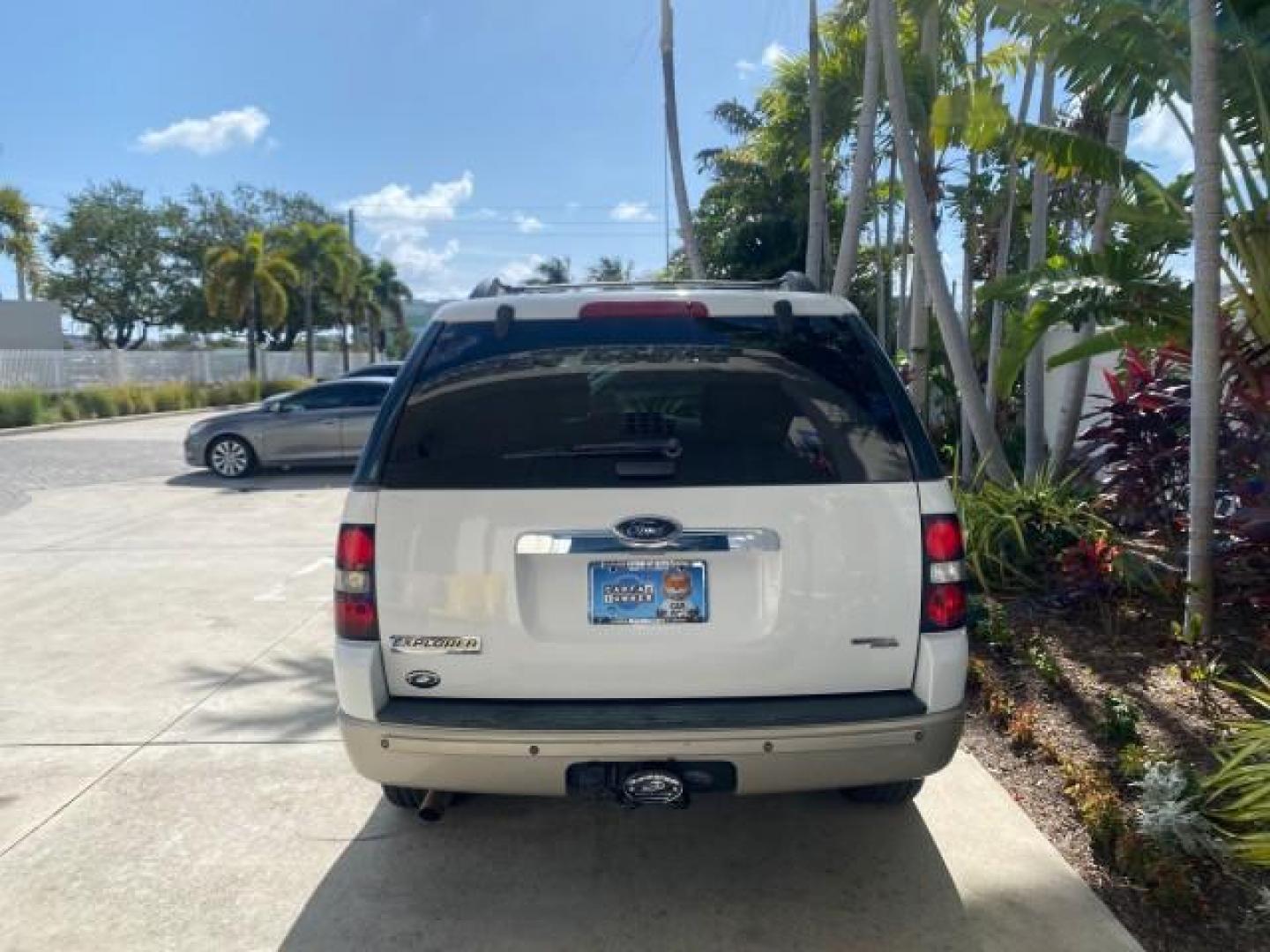 2006 Oxford White /Camel Ford Explorer Eddie Bauer 1 OWNER LOW MILES 88,841 (1FMEU64E56U) with an 4.0L SOHC V6 Engine engine, Automatic transmission, located at 4701 North Dixie Hwy, Pompano Beach, FL, 33064, (954) 422-2889, 26.240938, -80.123474 - OUR WEBPAGE FLORIDACARS1.COM HAS OVER 100 PHOTOS AND FREE CARFAX LINK 2006 FORD EXPLORER EDDIE BAUER VIN: 1FMEU64E56UA54894 1 F M E U 6 4 E 5 6 U A 5 4 8 9 4 4 DOOR WAGON/SPORT UTILITY 4.0L V6 F SOHC GASOLINE REAR WHEEL DRIVE Top Features Alloy Wheels Running Boards Leather Seats Sunroof(s) Parking - Photo#6