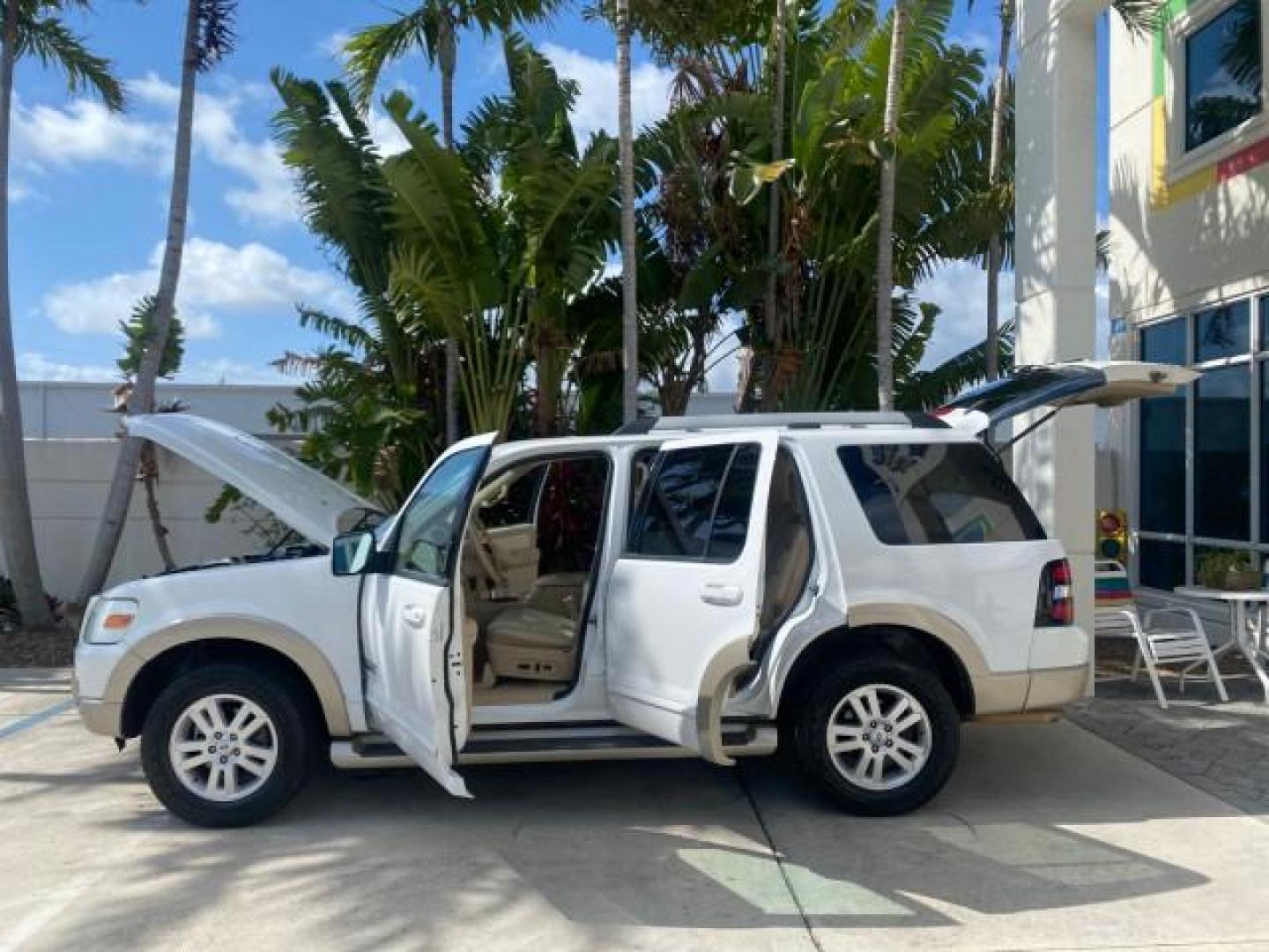 2006 Oxford White /Camel Ford Explorer Eddie Bauer 1 OWNER LOW MILES 88,841 (1FMEU64E56U) with an 4.0L SOHC V6 Engine engine, Automatic transmission, located at 4701 North Dixie Hwy, Pompano Beach, FL, 33064, (954) 422-2889, 26.240938, -80.123474 - OUR WEBPAGE FLORIDACARS1.COM HAS OVER 100 PHOTOS AND FREE CARFAX LINK 2006 FORD EXPLORER EDDIE BAUER VIN: 1FMEU64E56UA54894 1 F M E U 6 4 E 5 6 U A 5 4 8 9 4 4 DOOR WAGON/SPORT UTILITY 4.0L V6 F SOHC GASOLINE REAR WHEEL DRIVE Top Features Alloy Wheels Running Boards Leather Seats Sunroof(s) Parking - Photo#8