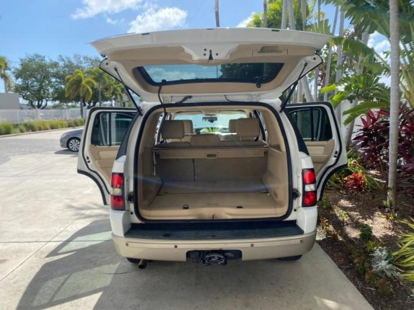 2006 Oxford White /Camel Ford Explorer Eddie Bauer 1 OWNER LOW MILES 88,841 (1FMEU64E56U) with an 4.0L SOHC V6 Engine engine, Automatic transmission, located at 4701 North Dixie Hwy, Pompano Beach, FL, 33064, (954) 422-2889, 26.240938, -80.123474 - OUR WEBPAGE FLORIDACARS1.COM HAS OVER 100 PHOTOS AND FREE CARFAX LINK 2006 FORD EXPLORER EDDIE BAUER VIN: 1FMEU64E56UA54894 1 F M E U 6 4 E 5 6 U A 5 4 8 9 4 4 DOOR WAGON/SPORT UTILITY 4.0L V6 F SOHC GASOLINE REAR WHEEL DRIVE Top Features Alloy Wheels Running Boards Leather Seats Sunroof(s) Parking - Photo#15