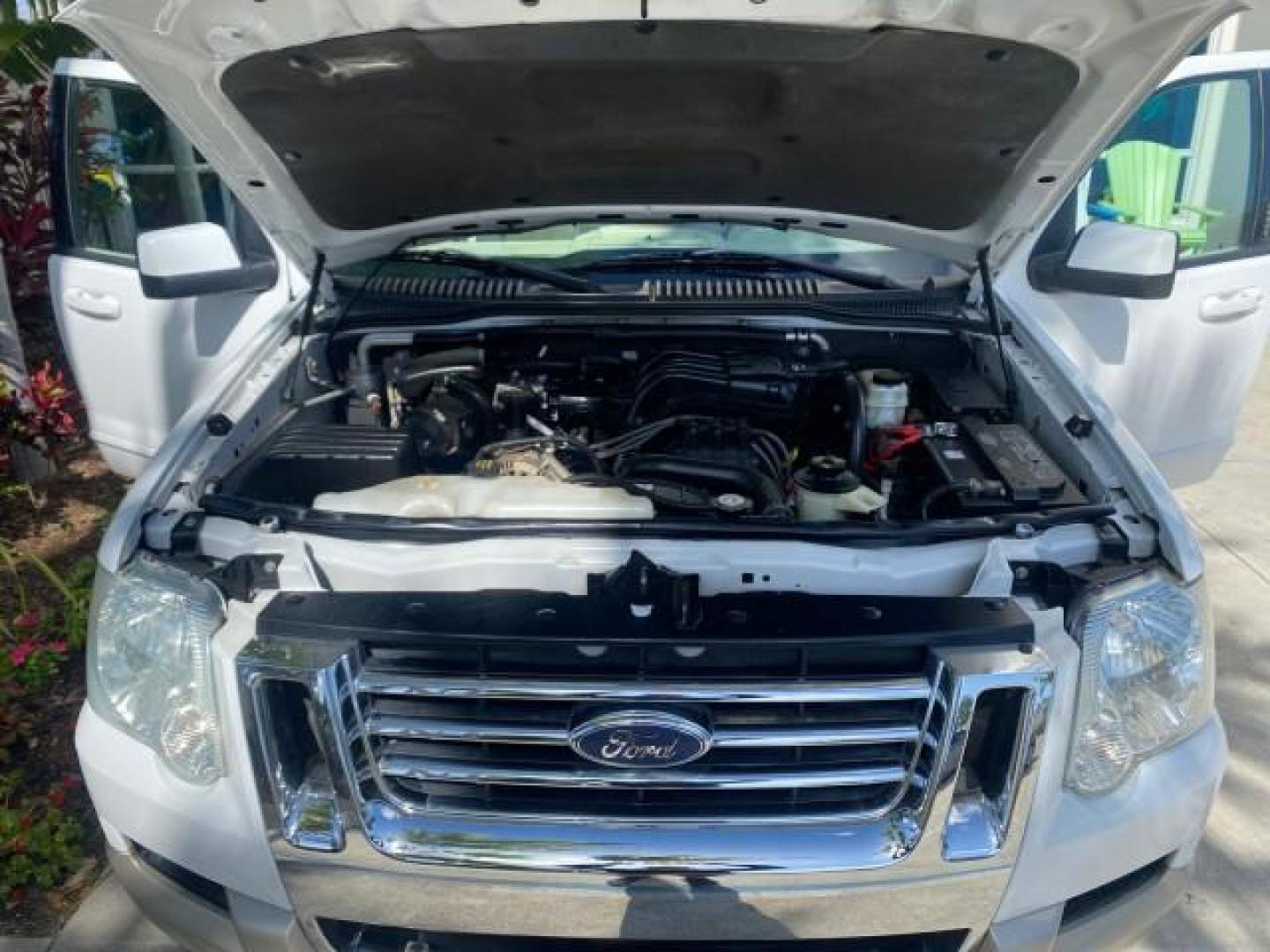 2006 Oxford White /Camel Ford Explorer Eddie Bauer 1 OWNER LOW MILES 88,841 (1FMEU64E56U) with an 4.0L SOHC V6 Engine engine, Automatic transmission, located at 4701 North Dixie Hwy, Pompano Beach, FL, 33064, (954) 422-2889, 26.240938, -80.123474 - OUR WEBPAGE FLORIDACARS1.COM HAS OVER 100 PHOTOS AND FREE CARFAX LINK 2006 FORD EXPLORER EDDIE BAUER VIN: 1FMEU64E56UA54894 1 F M E U 6 4 E 5 6 U A 5 4 8 9 4 4 DOOR WAGON/SPORT UTILITY 4.0L V6 F SOHC GASOLINE REAR WHEEL DRIVE Top Features Alloy Wheels Running Boards Leather Seats Sunroof(s) Parking - Photo#17