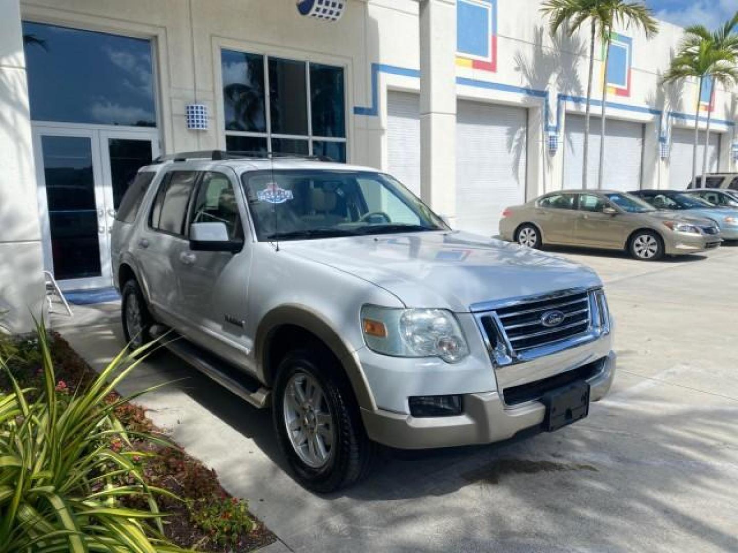 2006 Oxford White /Camel Ford Explorer Eddie Bauer 1 OWNER LOW MILES 88,841 (1FMEU64E56U) with an 4.0L SOHC V6 Engine engine, Automatic transmission, located at 4701 North Dixie Hwy, Pompano Beach, FL, 33064, (954) 422-2889, 26.240938, -80.123474 - OUR WEBPAGE FLORIDACARS1.COM HAS OVER 100 PHOTOS AND FREE CARFAX LINK 2006 FORD EXPLORER EDDIE BAUER VIN: 1FMEU64E56UA54894 1 F M E U 6 4 E 5 6 U A 5 4 8 9 4 4 DOOR WAGON/SPORT UTILITY 4.0L V6 F SOHC GASOLINE REAR WHEEL DRIVE Top Features Alloy Wheels Running Boards Leather Seats Sunroof(s) Parking - Photo#24