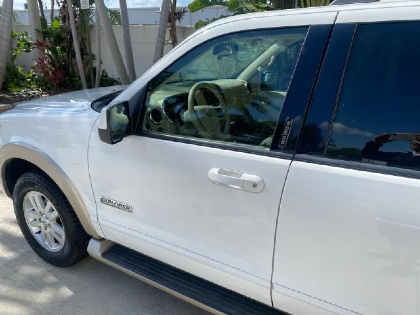 2006 Oxford White /Camel Ford Explorer Eddie Bauer 1 OWNER LOW MILES 88,841 (1FMEU64E56U) with an 4.0L SOHC V6 Engine engine, Automatic transmission, located at 4701 North Dixie Hwy, Pompano Beach, FL, 33064, (954) 422-2889, 26.240938, -80.123474 - OUR WEBPAGE FLORIDACARS1.COM HAS OVER 100 PHOTOS AND FREE CARFAX LINK 2006 FORD EXPLORER EDDIE BAUER VIN: 1FMEU64E56UA54894 1 F M E U 6 4 E 5 6 U A 5 4 8 9 4 4 DOOR WAGON/SPORT UTILITY 4.0L V6 F SOHC GASOLINE REAR WHEEL DRIVE Top Features Alloy Wheels Running Boards Leather Seats Sunroof(s) Parking - Photo#27