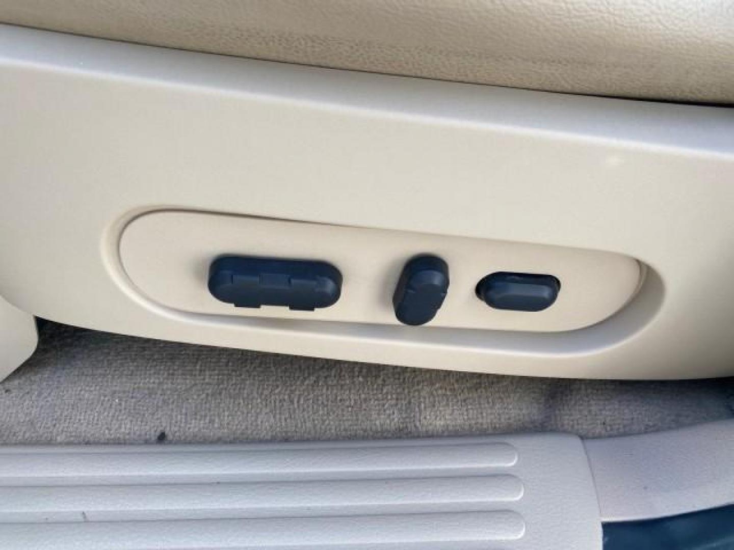 2006 Oxford White /Camel Ford Explorer Eddie Bauer 1 OWNER LOW MILES 88,841 (1FMEU64E56U) with an 4.0L SOHC V6 Engine engine, Automatic transmission, located at 4701 North Dixie Hwy, Pompano Beach, FL, 33064, (954) 422-2889, 26.240938, -80.123474 - OUR WEBPAGE FLORIDACARS1.COM HAS OVER 100 PHOTOS AND FREE CARFAX LINK 2006 FORD EXPLORER EDDIE BAUER VIN: 1FMEU64E56UA54894 1 F M E U 6 4 E 5 6 U A 5 4 8 9 4 4 DOOR WAGON/SPORT UTILITY 4.0L V6 F SOHC GASOLINE REAR WHEEL DRIVE Top Features Alloy Wheels Running Boards Leather Seats Sunroof(s) Parking - Photo#37