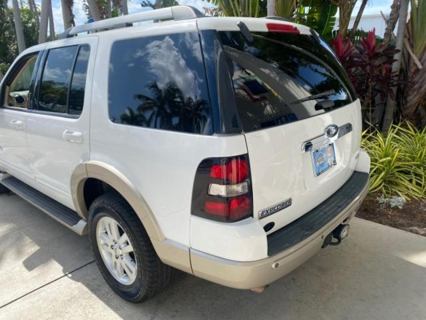 2006 Oxford White /Camel Ford Explorer Eddie Bauer 1 OWNER LOW MILES 88,841 (1FMEU64E56U) with an 4.0L SOHC V6 Engine engine, Automatic transmission, located at 4701 North Dixie Hwy, Pompano Beach, FL, 33064, (954) 422-2889, 26.240938, -80.123474 - OUR WEBPAGE FLORIDACARS1.COM HAS OVER 100 PHOTOS AND FREE CARFAX LINK 2006 FORD EXPLORER EDDIE BAUER VIN: 1FMEU64E56UA54894 1 F M E U 6 4 E 5 6 U A 5 4 8 9 4 4 DOOR WAGON/SPORT UTILITY 4.0L V6 F SOHC GASOLINE REAR WHEEL DRIVE Top Features Alloy Wheels Running Boards Leather Seats Sunroof(s) Parking - Photo#72