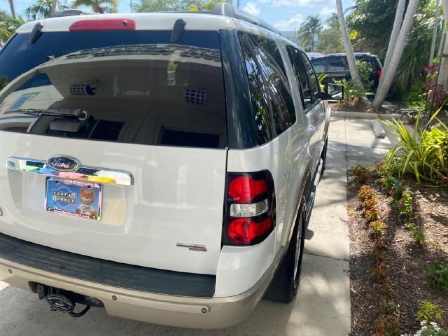 2006 Oxford White /Camel Ford Explorer Eddie Bauer 1 OWNER LOW MILES 88,841 (1FMEU64E56U) with an 4.0L SOHC V6 Engine engine, Automatic transmission, located at 4701 North Dixie Hwy, Pompano Beach, FL, 33064, (954) 422-2889, 26.240938, -80.123474 - OUR WEBPAGE FLORIDACARS1.COM HAS OVER 100 PHOTOS AND FREE CARFAX LINK 2006 FORD EXPLORER EDDIE BAUER VIN: 1FMEU64E56UA54894 1 F M E U 6 4 E 5 6 U A 5 4 8 9 4 4 DOOR WAGON/SPORT UTILITY 4.0L V6 F SOHC GASOLINE REAR WHEEL DRIVE Top Features Alloy Wheels Running Boards Leather Seats Sunroof(s) Parking - Photo#74