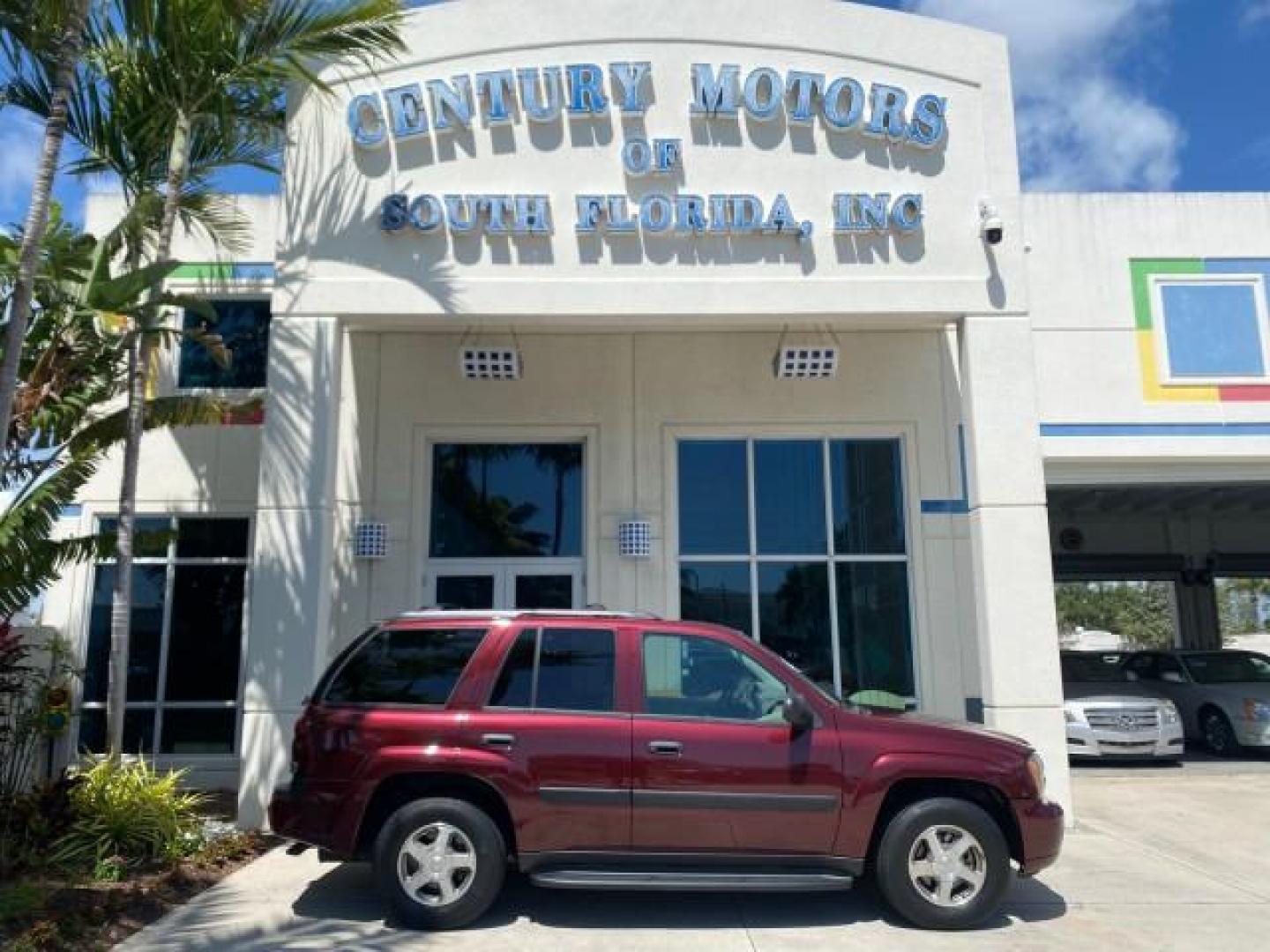 2005 Majestic Red Metallic /Light Gray Chevrolet TrailBlazer LS 39 SERVICES 1 OWNER (1GNDS13SX52) with an 4.2L Vortec 4200 SFI I6 Engine engine, Automatic transmission, located at 4701 North Dixie Hwy, Pompano Beach, FL, 33064, (954) 422-2889, 26.240938, -80.123474 - OUR WEBPAGE FLORIDACARS1.COM HAS OVER 100 PHOTOS AND FREE CARFAX LINK 2005 CHEVROLET TRAILBLAZER LS VIN: 1GNDS13SX52293455 1 G N D S 1 3 S X 5 2 2 9 3 4 5 5 4 DOOR WAGON/SPORT UTILITY 4.2L I6 F GASOLINE REAR WHEEL DRIVE TIRES LOOK NEW! Top Features Alloy Wheels Running Boards Cloth Seats Tow Hitch C - Photo#0