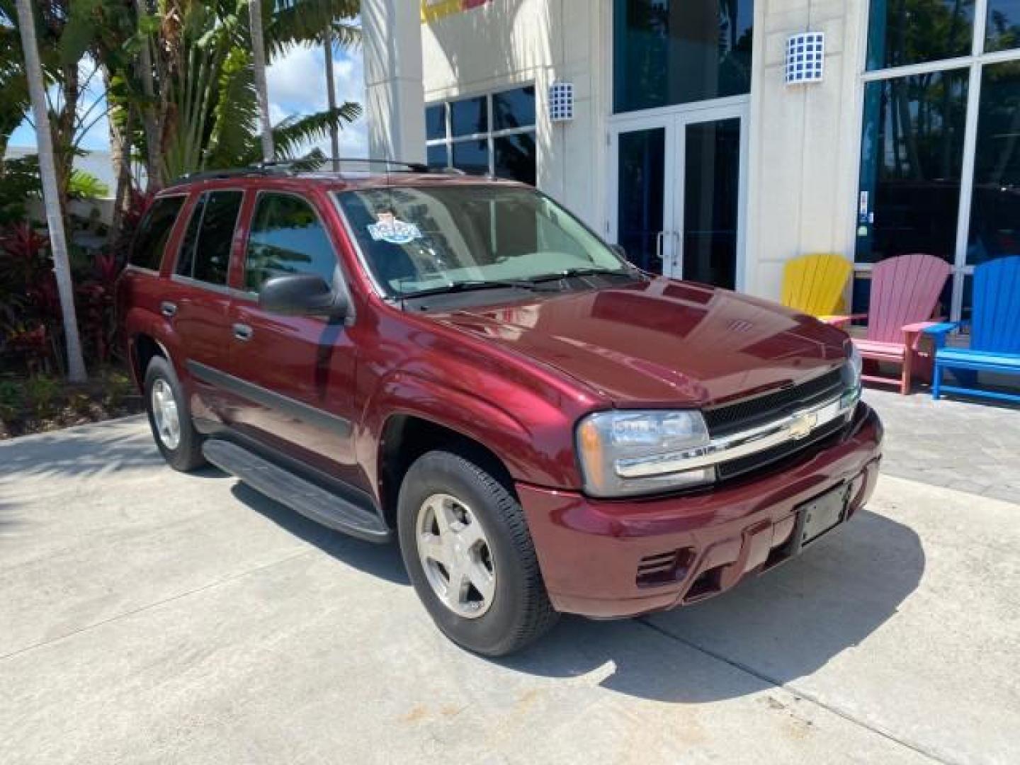 2005 Majestic Red Metallic /Light Gray Chevrolet TrailBlazer LS 39 SERVICES 1 OWNER (1GNDS13SX52) with an 4.2L Vortec 4200 SFI I6 Engine engine, Automatic transmission, located at 4701 North Dixie Hwy, Pompano Beach, FL, 33064, (954) 422-2889, 26.240938, -80.123474 - OUR WEBPAGE FLORIDACARS1.COM HAS OVER 100 PHOTOS AND FREE CARFAX LINK 2005 CHEVROLET TRAILBLAZER LS VIN: 1GNDS13SX52293455 1 G N D S 1 3 S X 5 2 2 9 3 4 5 5 4 DOOR WAGON/SPORT UTILITY 4.2L I6 F GASOLINE REAR WHEEL DRIVE TIRES LOOK NEW! Top Features Alloy Wheels Running Boards Cloth Seats Tow Hitch C - Photo#1