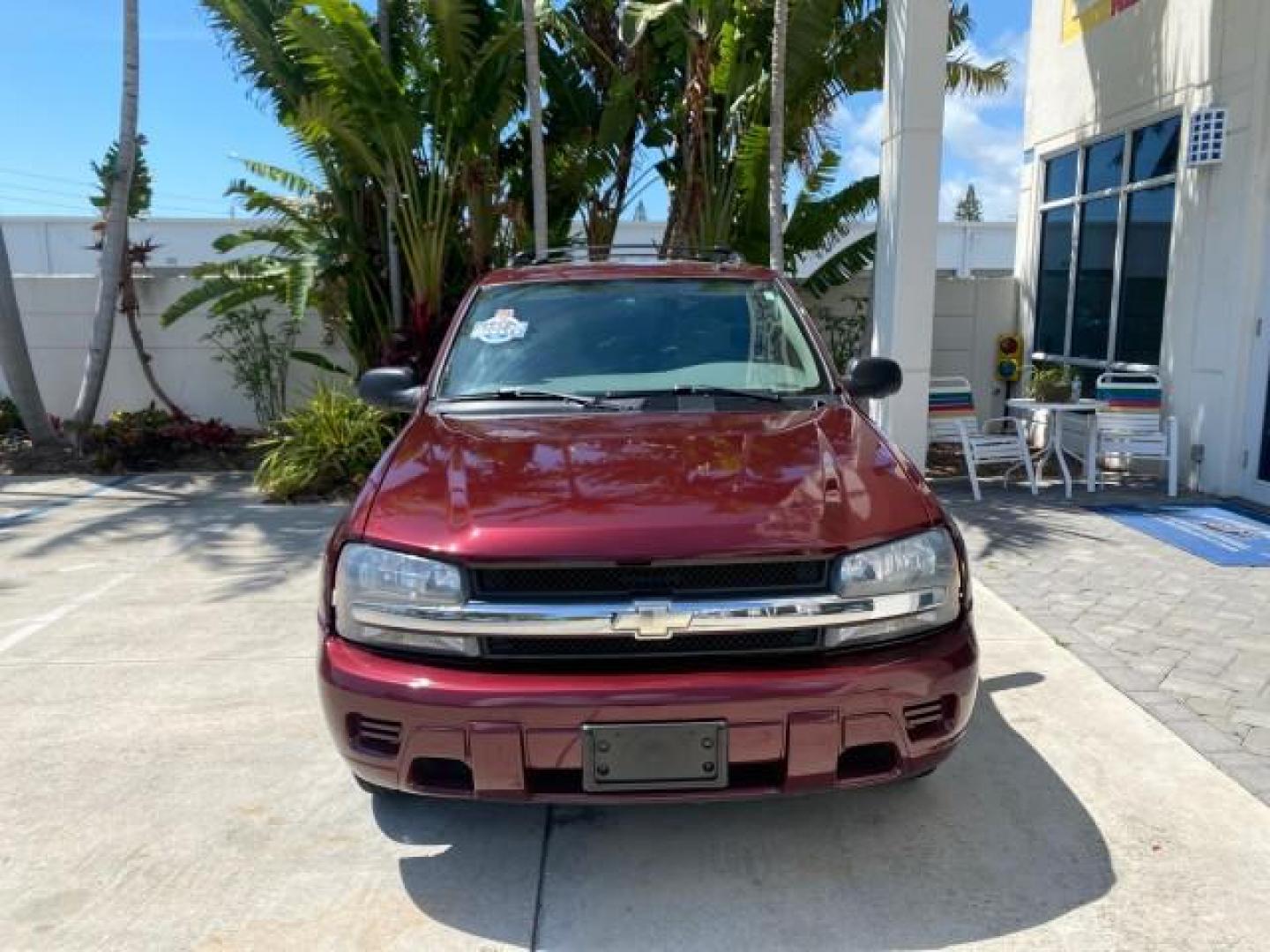 2005 Majestic Red Metallic /Light Gray Chevrolet TrailBlazer LS 39 SERVICES 1 OWNER (1GNDS13SX52) with an 4.2L Vortec 4200 SFI I6 Engine engine, Automatic transmission, located at 4701 North Dixie Hwy, Pompano Beach, FL, 33064, (954) 422-2889, 26.240938, -80.123474 - OUR WEBPAGE FLORIDACARS1.COM HAS OVER 100 PHOTOS AND FREE CARFAX LINK 2005 CHEVROLET TRAILBLAZER LS VIN: 1GNDS13SX52293455 1 G N D S 1 3 S X 5 2 2 9 3 4 5 5 4 DOOR WAGON/SPORT UTILITY 4.2L I6 F GASOLINE REAR WHEEL DRIVE TIRES LOOK NEW! Top Features Alloy Wheels Running Boards Cloth Seats Tow Hitch C - Photo#2