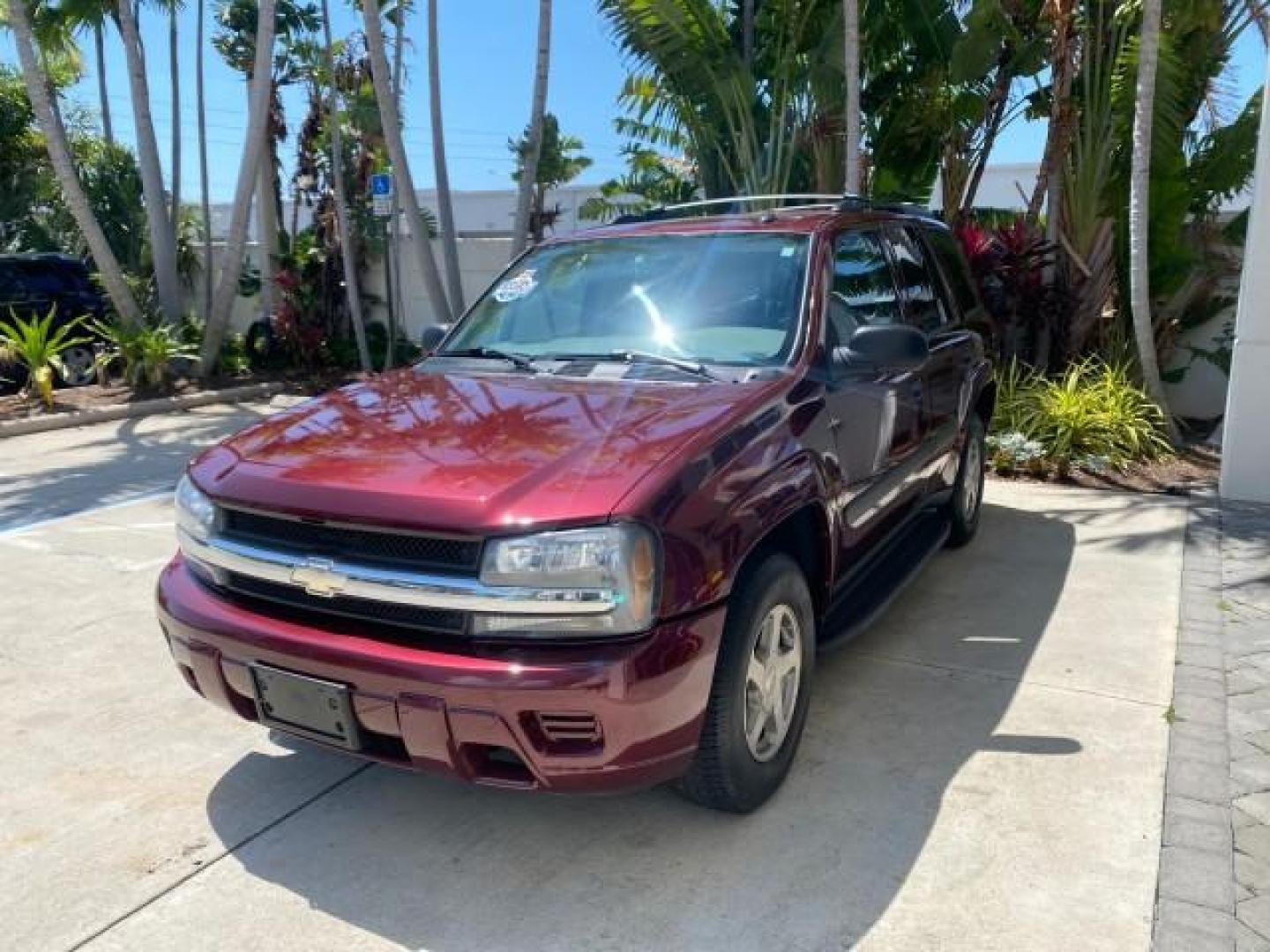 2005 Majestic Red Metallic /Light Gray Chevrolet TrailBlazer LS 39 SERVICES 1 OWNER (1GNDS13SX52) with an 4.2L Vortec 4200 SFI I6 Engine engine, Automatic transmission, located at 4701 North Dixie Hwy, Pompano Beach, FL, 33064, (954) 422-2889, 26.240938, -80.123474 - OUR WEBPAGE FLORIDACARS1.COM HAS OVER 100 PHOTOS AND FREE CARFAX LINK 2005 CHEVROLET TRAILBLAZER LS VIN: 1GNDS13SX52293455 1 G N D S 1 3 S X 5 2 2 9 3 4 5 5 4 DOOR WAGON/SPORT UTILITY 4.2L I6 F GASOLINE REAR WHEEL DRIVE TIRES LOOK NEW! Top Features Alloy Wheels Running Boards Cloth Seats Tow Hitch C - Photo#3