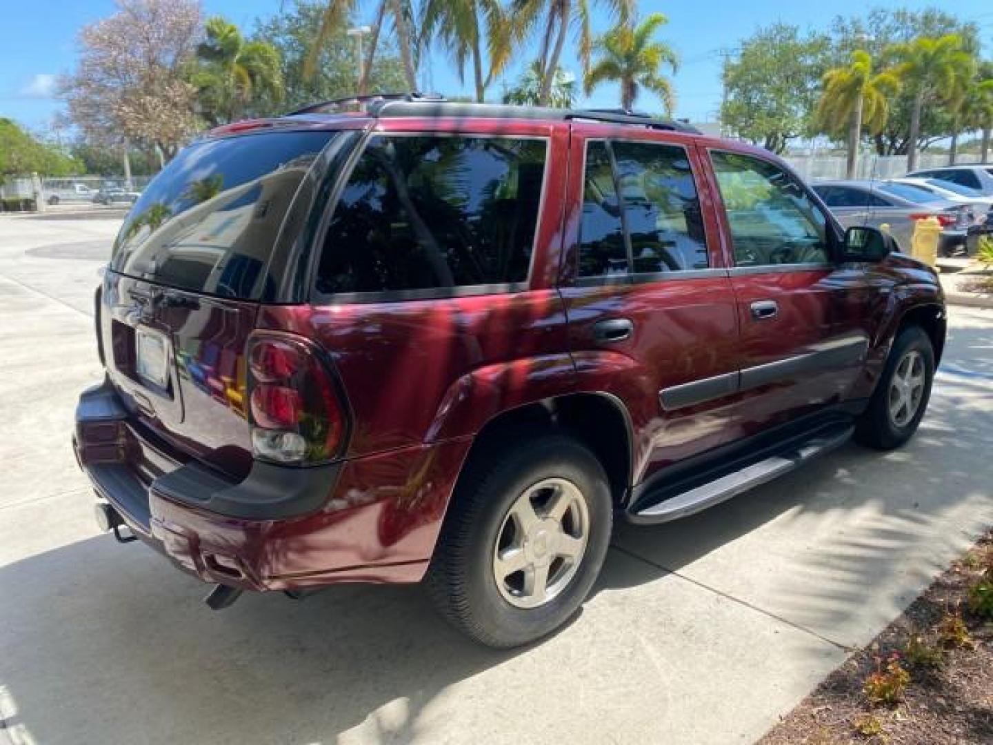 2005 Majestic Red Metallic /Light Gray Chevrolet TrailBlazer LS 39 SERVICES 1 OWNER (1GNDS13SX52) with an 4.2L Vortec 4200 SFI I6 Engine engine, Automatic transmission, located at 4701 North Dixie Hwy, Pompano Beach, FL, 33064, (954) 422-2889, 26.240938, -80.123474 - OUR WEBPAGE FLORIDACARS1.COM HAS OVER 100 PHOTOS AND FREE CARFAX LINK 2005 CHEVROLET TRAILBLAZER LS VIN: 1GNDS13SX52293455 1 G N D S 1 3 S X 5 2 2 9 3 4 5 5 4 DOOR WAGON/SPORT UTILITY 4.2L I6 F GASOLINE REAR WHEEL DRIVE TIRES LOOK NEW! Top Features Alloy Wheels Running Boards Cloth Seats Tow Hitch C - Photo#7