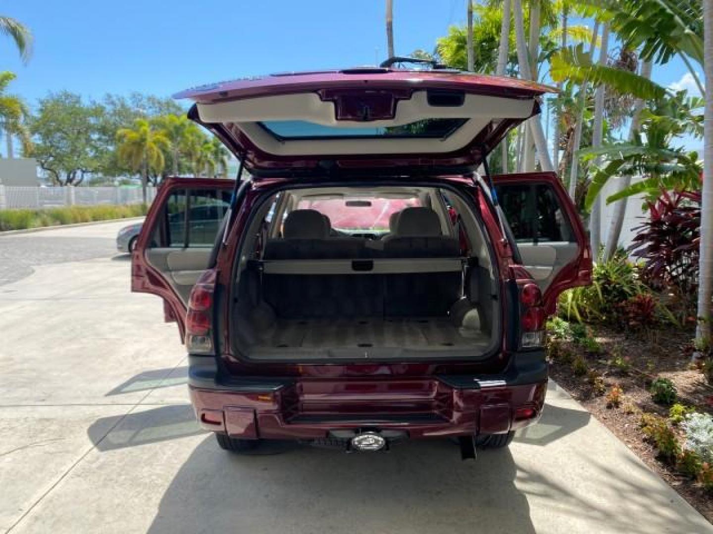 2005 Majestic Red Metallic /Light Gray Chevrolet TrailBlazer LS 39 SERVICES 1 OWNER (1GNDS13SX52) with an 4.2L Vortec 4200 SFI I6 Engine engine, Automatic transmission, located at 4701 North Dixie Hwy, Pompano Beach, FL, 33064, (954) 422-2889, 26.240938, -80.123474 - OUR WEBPAGE FLORIDACARS1.COM HAS OVER 100 PHOTOS AND FREE CARFAX LINK 2005 CHEVROLET TRAILBLAZER LS VIN: 1GNDS13SX52293455 1 G N D S 1 3 S X 5 2 2 9 3 4 5 5 4 DOOR WAGON/SPORT UTILITY 4.2L I6 F GASOLINE REAR WHEEL DRIVE TIRES LOOK NEW! Top Features Alloy Wheels Running Boards Cloth Seats Tow Hitch C - Photo#15