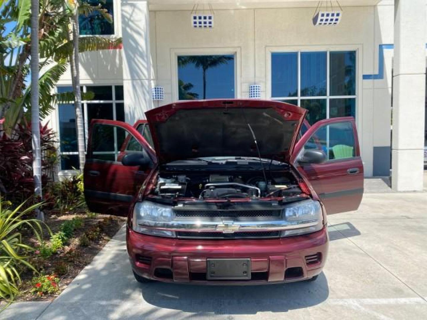 2005 Majestic Red Metallic /Light Gray Chevrolet TrailBlazer LS 39 SERVICES 1 OWNER (1GNDS13SX52) with an 4.2L Vortec 4200 SFI I6 Engine engine, Automatic transmission, located at 4701 North Dixie Hwy, Pompano Beach, FL, 33064, (954) 422-2889, 26.240938, -80.123474 - OUR WEBPAGE FLORIDACARS1.COM HAS OVER 100 PHOTOS AND FREE CARFAX LINK 2005 CHEVROLET TRAILBLAZER LS VIN: 1GNDS13SX52293455 1 G N D S 1 3 S X 5 2 2 9 3 4 5 5 4 DOOR WAGON/SPORT UTILITY 4.2L I6 F GASOLINE REAR WHEEL DRIVE TIRES LOOK NEW! Top Features Alloy Wheels Running Boards Cloth Seats Tow Hitch C - Photo#16