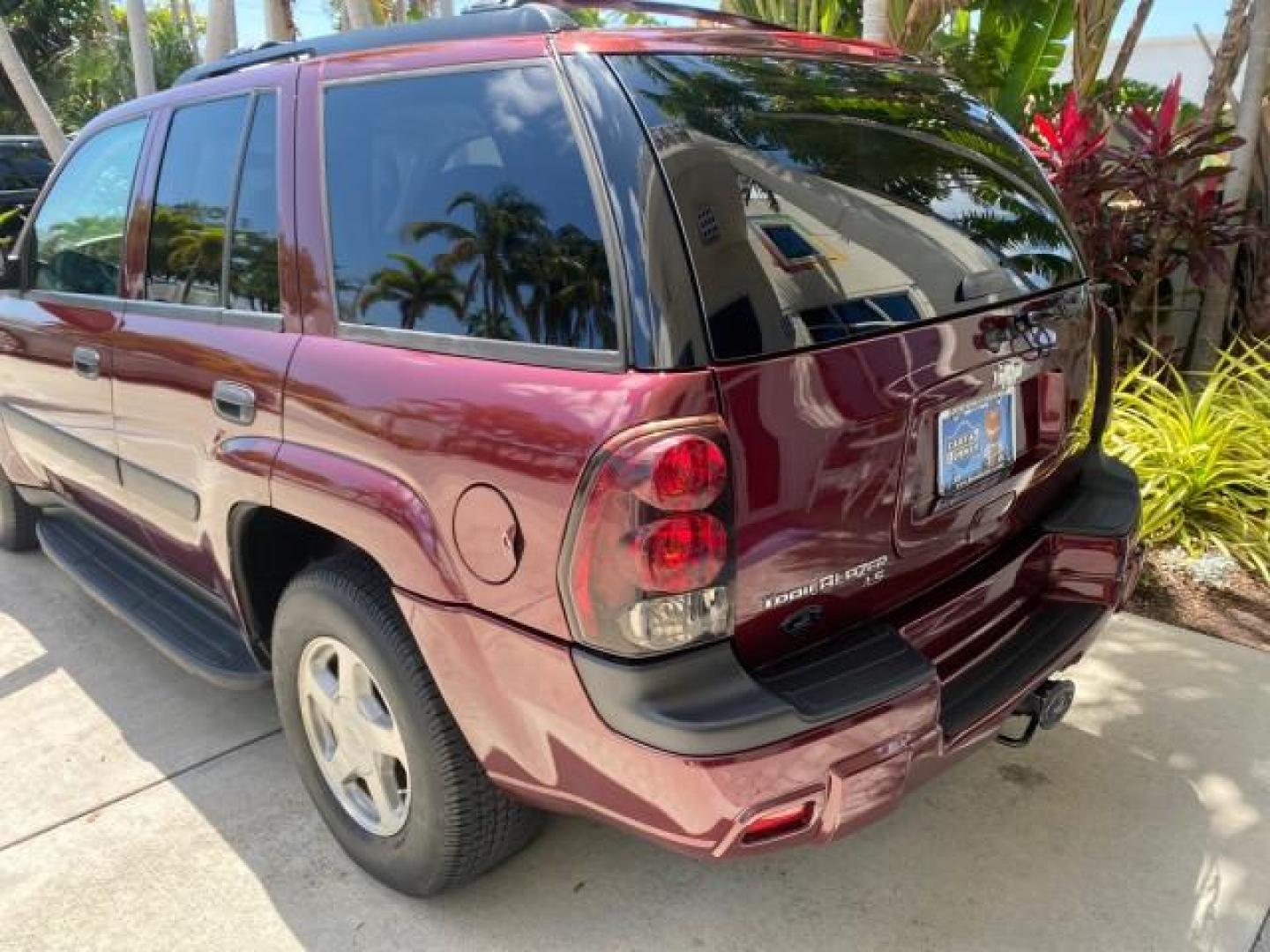 2005 Majestic Red Metallic /Light Gray Chevrolet TrailBlazer LS 39 SERVICES 1 OWNER (1GNDS13SX52) with an 4.2L Vortec 4200 SFI I6 Engine engine, Automatic transmission, located at 4701 North Dixie Hwy, Pompano Beach, FL, 33064, (954) 422-2889, 26.240938, -80.123474 - OUR WEBPAGE FLORIDACARS1.COM HAS OVER 100 PHOTOS AND FREE CARFAX LINK 2005 CHEVROLET TRAILBLAZER LS VIN: 1GNDS13SX52293455 1 G N D S 1 3 S X 5 2 2 9 3 4 5 5 4 DOOR WAGON/SPORT UTILITY 4.2L I6 F GASOLINE REAR WHEEL DRIVE TIRES LOOK NEW! Top Features Alloy Wheels Running Boards Cloth Seats Tow Hitch C - Photo#73