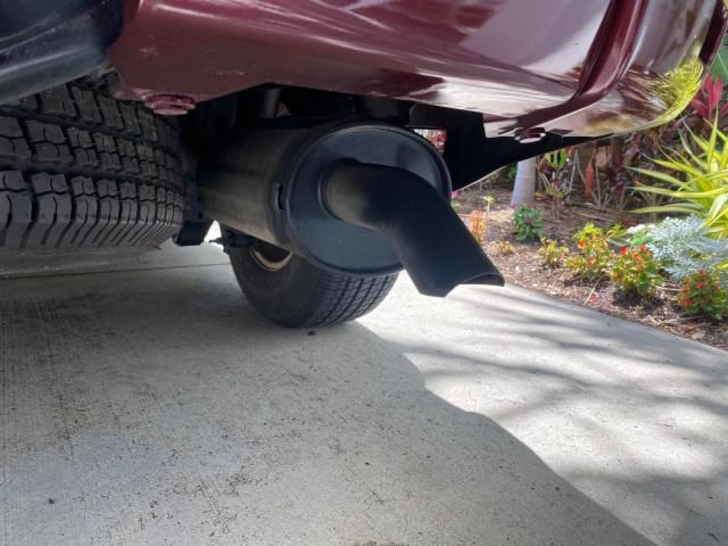 2005 Majestic Red Metallic /Light Gray Chevrolet TrailBlazer LS 39 SERVICES 1 OWNER (1GNDS13SX52) with an 4.2L Vortec 4200 SFI I6 Engine engine, Automatic transmission, located at 4701 North Dixie Hwy, Pompano Beach, FL, 33064, (954) 422-2889, 26.240938, -80.123474 - OUR WEBPAGE FLORIDACARS1.COM HAS OVER 100 PHOTOS AND FREE CARFAX LINK 2005 CHEVROLET TRAILBLAZER LS VIN: 1GNDS13SX52293455 1 G N D S 1 3 S X 5 2 2 9 3 4 5 5 4 DOOR WAGON/SPORT UTILITY 4.2L I6 F GASOLINE REAR WHEEL DRIVE TIRES LOOK NEW! Top Features Alloy Wheels Running Boards Cloth Seats Tow Hitch C - Photo#78