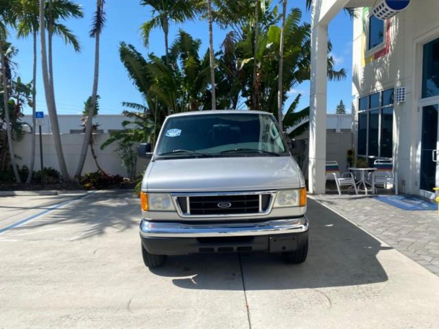 2005 Silver Metallic /Medium Flint Ford Econoline Wagon XLT E350 15 PASS LOW MILES 64,506 (1FBSS31L65H) with an 5.4L EFI V8 Engine engine, Automatic transmission, located at 4701 North Dixie Hwy, Pompano Beach, FL, 33064, (954) 422-2889, 26.240938, -80.123474 - OUR WEBPAGE FLORIDACARS1.COM HAS OVER 100 PHOTOS AND FREE CARFAX LINK 2005 FORD E-SERIES E-350 SD XLT WE HAVE 4 NEW TIRES INCLUDED VIN: 1FBSS31L65HA83248 1 F B S S 3 1 L 6 5 H A 8 3 2 4 8 VAN 5.4L V8 F TOW PKG WE ADDED NEW CLOTH HEADLINER SAGGING FROM AGE GASOLINE REAR WHEEL DRIVE Top Features Cloth - Photo#2