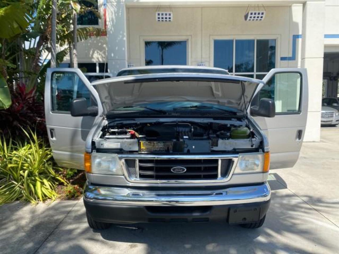 2005 Silver Metallic /Medium Flint Ford Econoline Wagon XLT E350 15 PASS LOW MILES 64,506 (1FBSS31L65H) with an 5.4L EFI V8 Engine engine, Automatic transmission, located at 4701 North Dixie Hwy, Pompano Beach, FL, 33064, (954) 422-2889, 26.240938, -80.123474 - OUR WEBPAGE FLORIDACARS1.COM HAS OVER 100 PHOTOS AND FREE CARFAX LINK 2005 FORD E-SERIES E-350 SD XLT WE HAVE 4 NEW TIRES INCLUDED VIN: 1FBSS31L65HA83248 1 F B S S 3 1 L 6 5 H A 8 3 2 4 8 VAN 5.4L V8 F TOW PKG WE ADDED NEW CLOTH HEADLINER SAGGING FROM AGE GASOLINE REAR WHEEL DRIVE Top Features Cloth - Photo#16