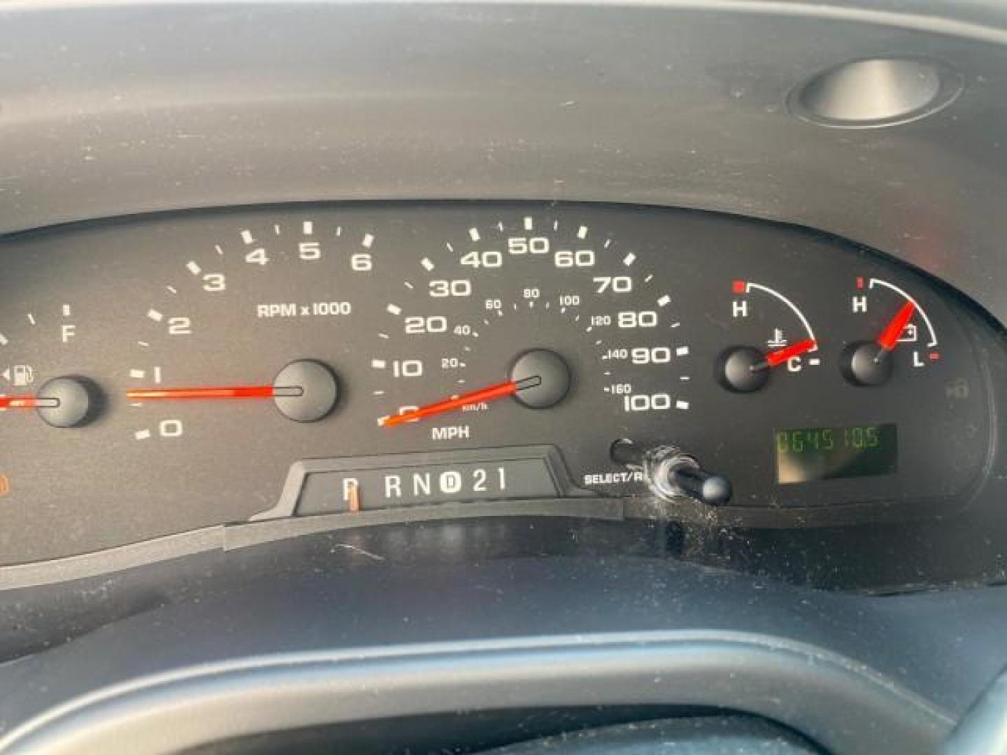 2005 Silver Metallic /Medium Flint Ford Econoline Wagon XLT E350 15 PASS LOW MILES 64,506 (1FBSS31L65H) with an 5.4L EFI V8 Engine engine, Automatic transmission, located at 4701 North Dixie Hwy, Pompano Beach, FL, 33064, (954) 422-2889, 26.240938, -80.123474 - OUR WEBPAGE FLORIDACARS1.COM HAS OVER 100 PHOTOS AND FREE CARFAX LINK 2005 FORD E-SERIES E-350 SD XLT WE HAVE 4 NEW TIRES INCLUDED VIN: 1FBSS31L65HA83248 1 F B S S 3 1 L 6 5 H A 8 3 2 4 8 VAN 5.4L V8 F TOW PKG WE ADDED NEW CLOTH HEADLINER SAGGING FROM AGE GASOLINE REAR WHEEL DRIVE Top Features Cloth - Photo#18