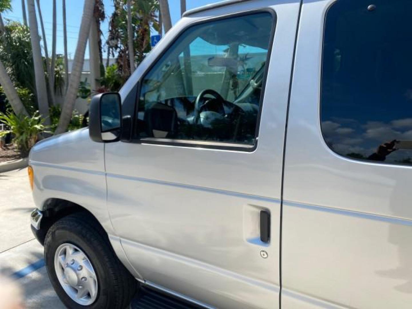 2005 Silver Metallic /Medium Flint Ford Econoline Wagon XLT E350 15 PASS LOW MILES 64,506 (1FBSS31L65H) with an 5.4L EFI V8 Engine engine, Automatic transmission, located at 4701 North Dixie Hwy, Pompano Beach, FL, 33064, (954) 422-2889, 26.240938, -80.123474 - OUR WEBPAGE FLORIDACARS1.COM HAS OVER 100 PHOTOS AND FREE CARFAX LINK 2005 FORD E-SERIES E-350 SD XLT WE HAVE 4 NEW TIRES INCLUDED VIN: 1FBSS31L65HA83248 1 F B S S 3 1 L 6 5 H A 8 3 2 4 8 VAN 5.4L V8 F TOW PKG WE ADDED NEW CLOTH HEADLINER SAGGING FROM AGE GASOLINE REAR WHEEL DRIVE Top Features Cloth - Photo#27
