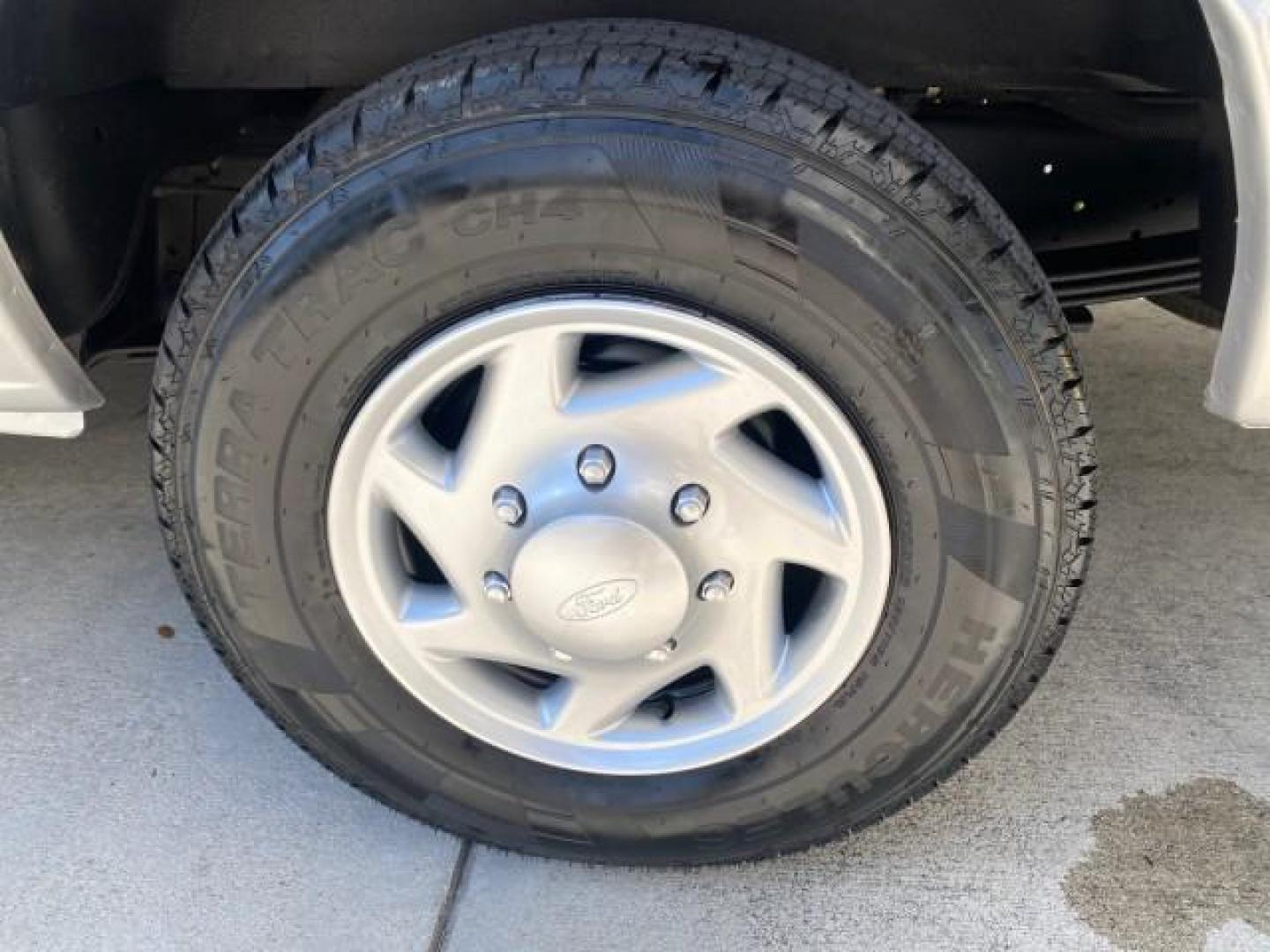 2005 Silver Metallic /Medium Flint Ford Econoline Wagon XLT E350 15 PASS LOW MILES 64,506 (1FBSS31L65H) with an 5.4L EFI V8 Engine engine, Automatic transmission, located at 4701 North Dixie Hwy, Pompano Beach, FL, 33064, (954) 422-2889, 26.240938, -80.123474 - OUR WEBPAGE FLORIDACARS1.COM HAS OVER 100 PHOTOS AND FREE CARFAX LINK 2005 FORD E-SERIES E-350 SD XLT WE HAVE 4 NEW TIRES INCLUDED VIN: 1FBSS31L65HA83248 1 F B S S 3 1 L 6 5 H A 8 3 2 4 8 VAN 5.4L V8 F TOW PKG WE ADDED NEW CLOTH HEADLINER SAGGING FROM AGE GASOLINE REAR WHEEL DRIVE Top Features Cloth - Photo#59