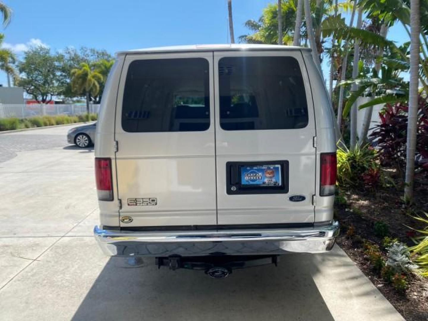 2005 Silver Metallic /Medium Flint Ford Econoline Wagon XLT E350 15 PASS LOW MILES 64,506 (1FBSS31L65H) with an 5.4L EFI V8 Engine engine, Automatic transmission, located at 4701 North Dixie Hwy, Pompano Beach, FL, 33064, (954) 422-2889, 26.240938, -80.123474 - OUR WEBPAGE FLORIDACARS1.COM HAS OVER 100 PHOTOS AND FREE CARFAX LINK 2005 FORD E-SERIES E-350 SD XLT WE HAVE 4 NEW TIRES INCLUDED VIN: 1FBSS31L65HA83248 1 F B S S 3 1 L 6 5 H A 8 3 2 4 8 VAN 5.4L V8 F TOW PKG WE ADDED NEW CLOTH HEADLINER SAGGING FROM AGE GASOLINE REAR WHEEL DRIVE Top Features Cloth - Photo#65
