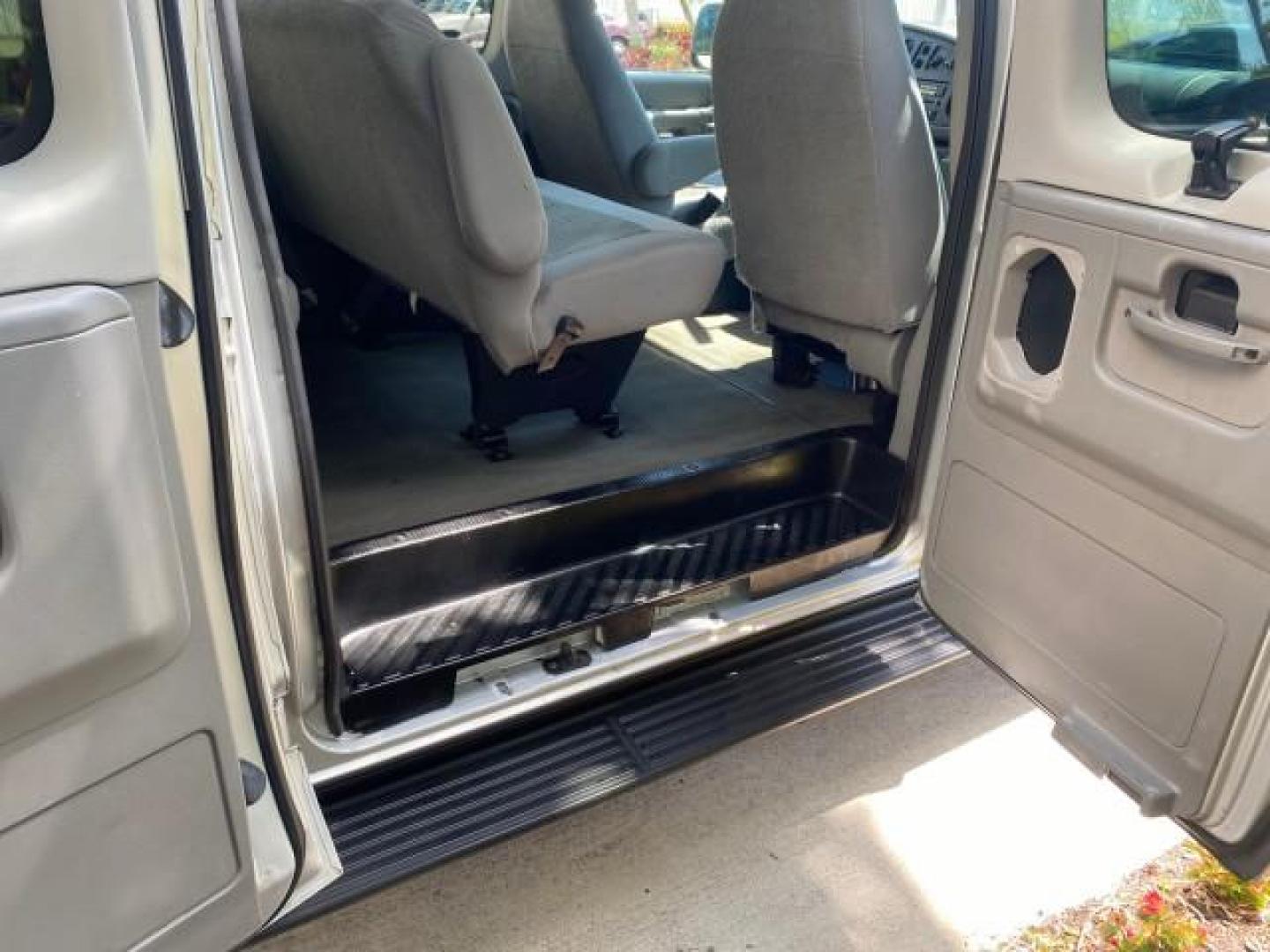 2005 Silver Metallic /Medium Flint Ford Econoline Wagon XLT E350 15 PASS LOW MILES 64,506 (1FBSS31L65H) with an 5.4L EFI V8 Engine engine, Automatic transmission, located at 4701 North Dixie Hwy, Pompano Beach, FL, 33064, (954) 422-2889, 26.240938, -80.123474 - OUR WEBPAGE FLORIDACARS1.COM HAS OVER 100 PHOTOS AND FREE CARFAX LINK 2005 FORD E-SERIES E-350 SD XLT WE HAVE 4 NEW TIRES INCLUDED VIN: 1FBSS31L65HA83248 1 F B S S 3 1 L 6 5 H A 8 3 2 4 8 VAN 5.4L V8 F TOW PKG WE ADDED NEW CLOTH HEADLINER SAGGING FROM AGE GASOLINE REAR WHEEL DRIVE Top Features Cloth - Photo#77