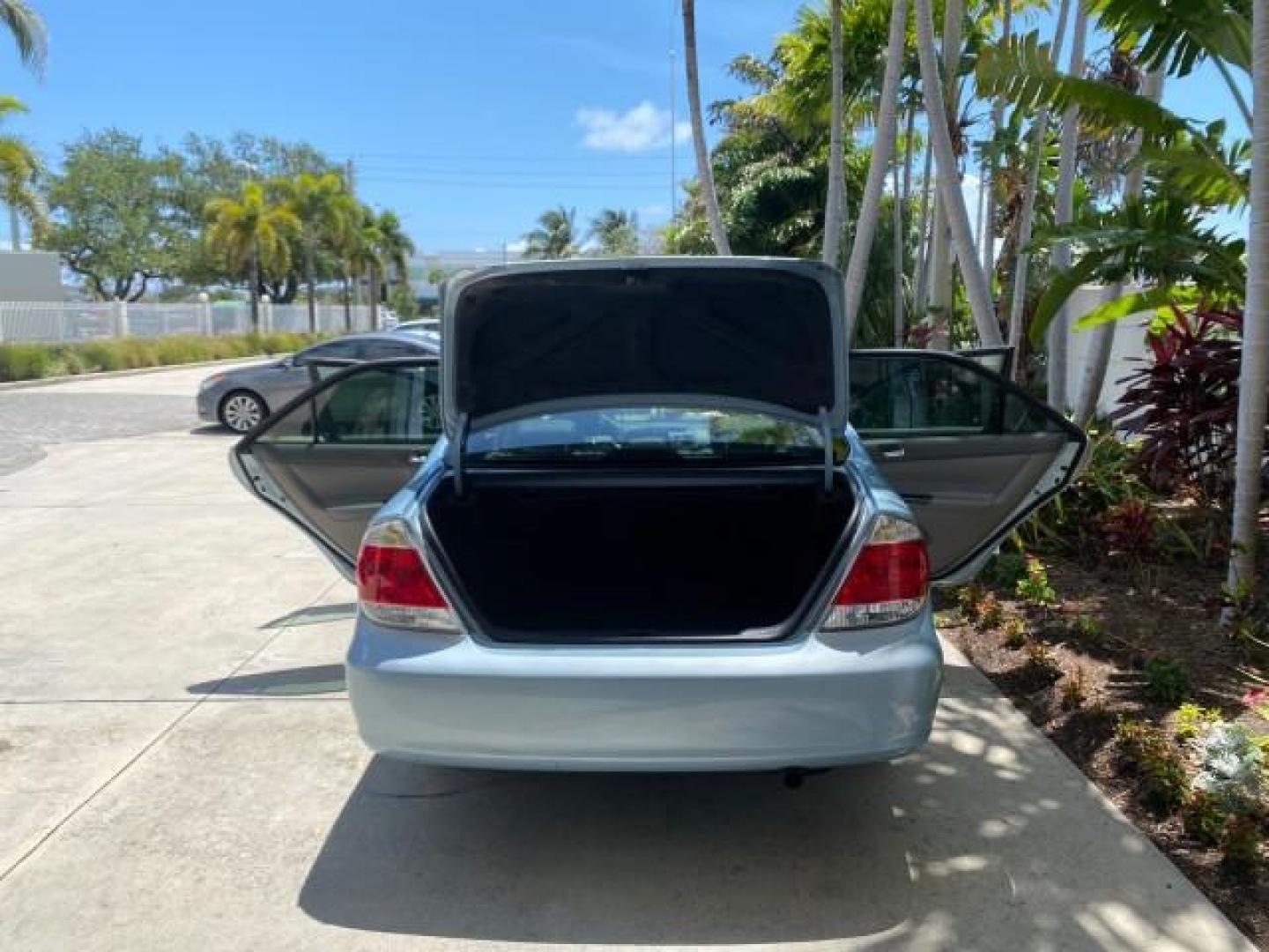 2005 Sky Blue Pearl /Stone Toyota Camry LE FL LOW MILES SUNROOF LEATHER (4T1BE32K25U) with an 2.4L DOHC SEFI Vvti 16-Valve 4-Cyl Engine engine, Automatic transmission, located at 4701 North Dixie Hwy, Pompano Beach, FL, 33064, (954) 422-2889, 26.240938, -80.123474 - OUR WEBPAGE FLORIDACARS1.COM HAS OVER 100 PHOTOS AND FREE CARFAX LINK 2005 TOYOTA CAMRY LE SUNROOF LEATHER VIN: 4T1BE32K25U531416 4 T 1 B E 3 2 K 2 5 U 5 3 1 4 1 6 SEDAN 4 DR 2.4L I4 F DOHC 16V 4 CYL 34 MPG GASOLINE FRONT WHEEL DRIVE Top Features JBL Sound System Leather Seats Basic Features ABS Bra - Photo#15