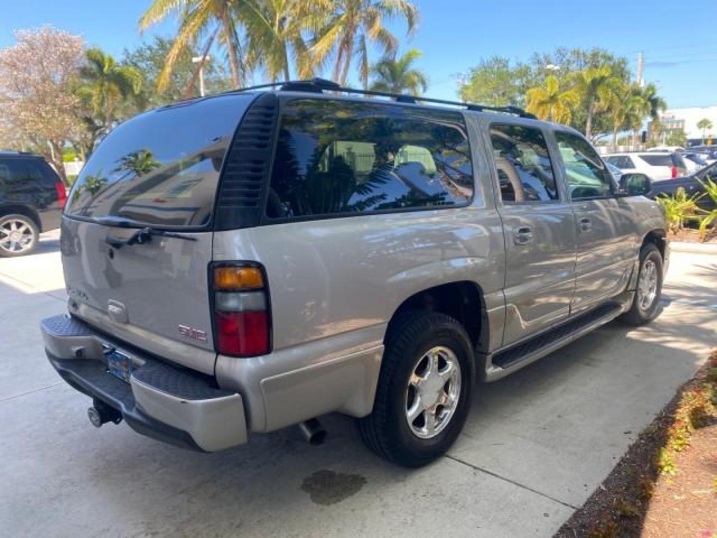 2005 Steel Gray Metallic /Stone Gray GMC Yukon XL Denali AWD LOW MILES 60,526 (1GKFK66U55J) with an 6.0L Vortec 6000 V8 SFI Engine engine, Automatic transmission, located at 4701 North Dixie Hwy, Pompano Beach, FL, 33064, (954) 422-2889, 26.240938, -80.123474 - OUR WEBPAGE FLORIDACARS1.COM HAS OVER 100 PHOTOS AND FREE CARFAX LINK 2005 GMC YUKON XL DENALI VIN: 1GKFK66U55J166568 1 G K F K 6 6 U 5 5 J 1 6 6 5 6 8 4 DOOR WAGON/SPORT UTILITY 6.0L V8 F GASOLINE ALL WHEEL DRIVE Top Features 4WD/AWD Rear Air Conditioning Alloy Wheels Rear Seat Heaters BOSE Sound S - Photo#7