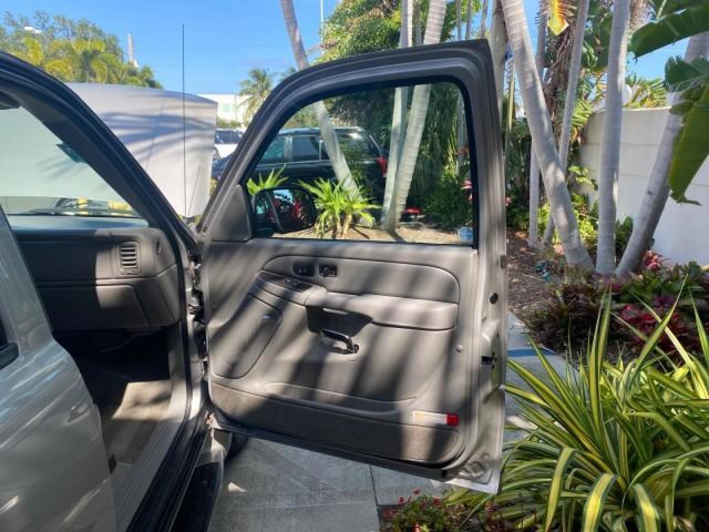 2005 Steel Gray Metallic /Stone Gray GMC Yukon XL Denali AWD LOW MILES 60,526 (1GKFK66U55J) with an 6.0L Vortec 6000 V8 SFI Engine engine, Automatic transmission, located at 4701 North Dixie Hwy, Pompano Beach, FL, 33064, (954) 422-2889, 26.240938, -80.123474 - OUR WEBPAGE FLORIDACARS1.COM HAS OVER 100 PHOTOS AND FREE CARFAX LINK 2005 GMC YUKON XL DENALI VIN: 1GKFK66U55J166568 1 G K F K 6 6 U 5 5 J 1 6 6 5 6 8 4 DOOR WAGON/SPORT UTILITY 6.0L V8 F GASOLINE ALL WHEEL DRIVE Top Features 4WD/AWD Rear Air Conditioning Alloy Wheels Rear Seat Heaters BOSE Sound S - Photo#11