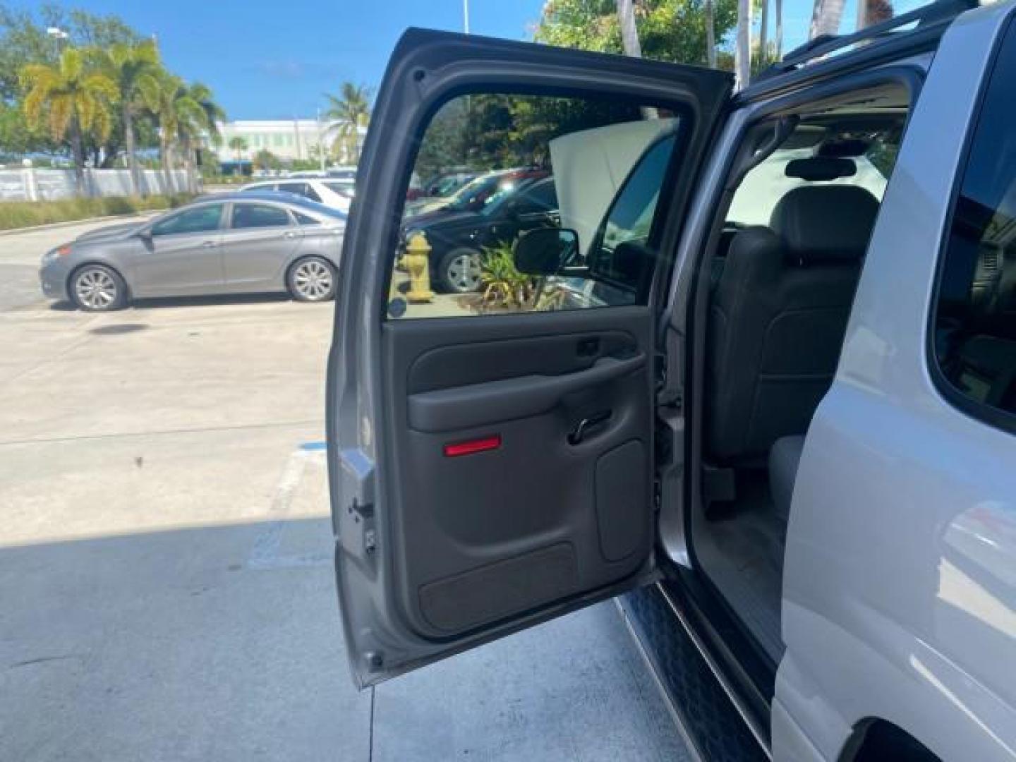 2005 Steel Gray Metallic /Stone Gray GMC Yukon XL Denali AWD LOW MILES 60,526 (1GKFK66U55J) with an 6.0L Vortec 6000 V8 SFI Engine engine, Automatic transmission, located at 4701 North Dixie Hwy, Pompano Beach, FL, 33064, (954) 422-2889, 26.240938, -80.123474 - OUR WEBPAGE FLORIDACARS1.COM HAS OVER 100 PHOTOS AND FREE CARFAX LINK 2005 GMC YUKON XL DENALI VIN: 1GKFK66U55J166568 1 G K F K 6 6 U 5 5 J 1 6 6 5 6 8 4 DOOR WAGON/SPORT UTILITY 6.0L V8 F GASOLINE ALL WHEEL DRIVE Top Features 4WD/AWD Rear Air Conditioning Alloy Wheels Rear Seat Heaters BOSE Sound S - Photo#13