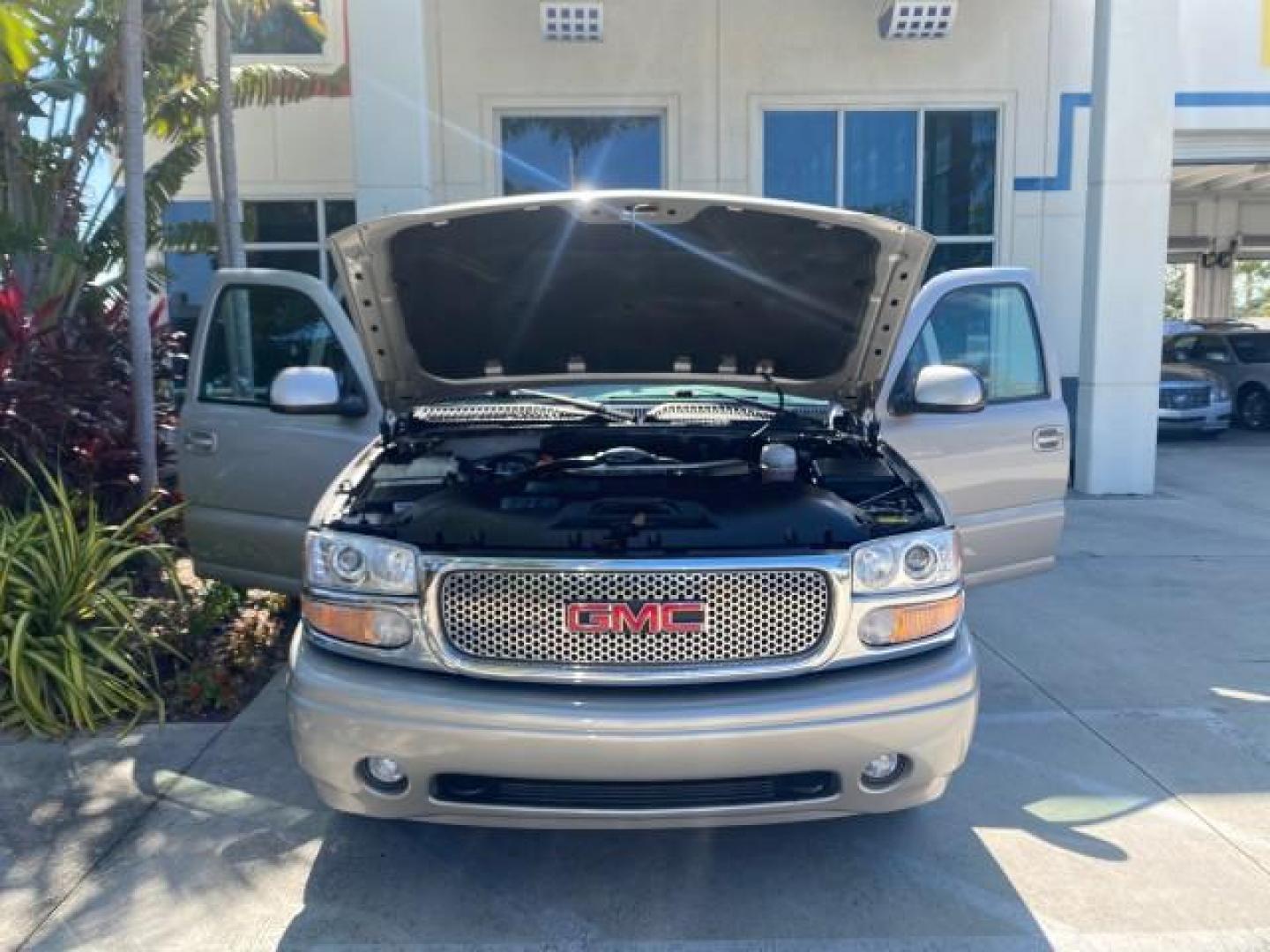 2005 Steel Gray Metallic /Stone Gray GMC Yukon XL Denali AWD LOW MILES 60,526 (1GKFK66U55J) with an 6.0L Vortec 6000 V8 SFI Engine engine, Automatic transmission, located at 4701 North Dixie Hwy, Pompano Beach, FL, 33064, (954) 422-2889, 26.240938, -80.123474 - OUR WEBPAGE FLORIDACARS1.COM HAS OVER 100 PHOTOS AND FREE CARFAX LINK 2005 GMC YUKON XL DENALI VIN: 1GKFK66U55J166568 1 G K F K 6 6 U 5 5 J 1 6 6 5 6 8 4 DOOR WAGON/SPORT UTILITY 6.0L V8 F GASOLINE ALL WHEEL DRIVE Top Features 4WD/AWD Rear Air Conditioning Alloy Wheels Rear Seat Heaters BOSE Sound S - Photo#16